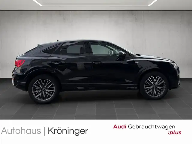 Audi Q3 view 4