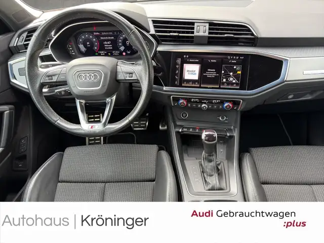 Audi Q3 view 13