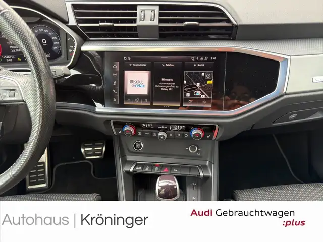 Audi Q3 view 14