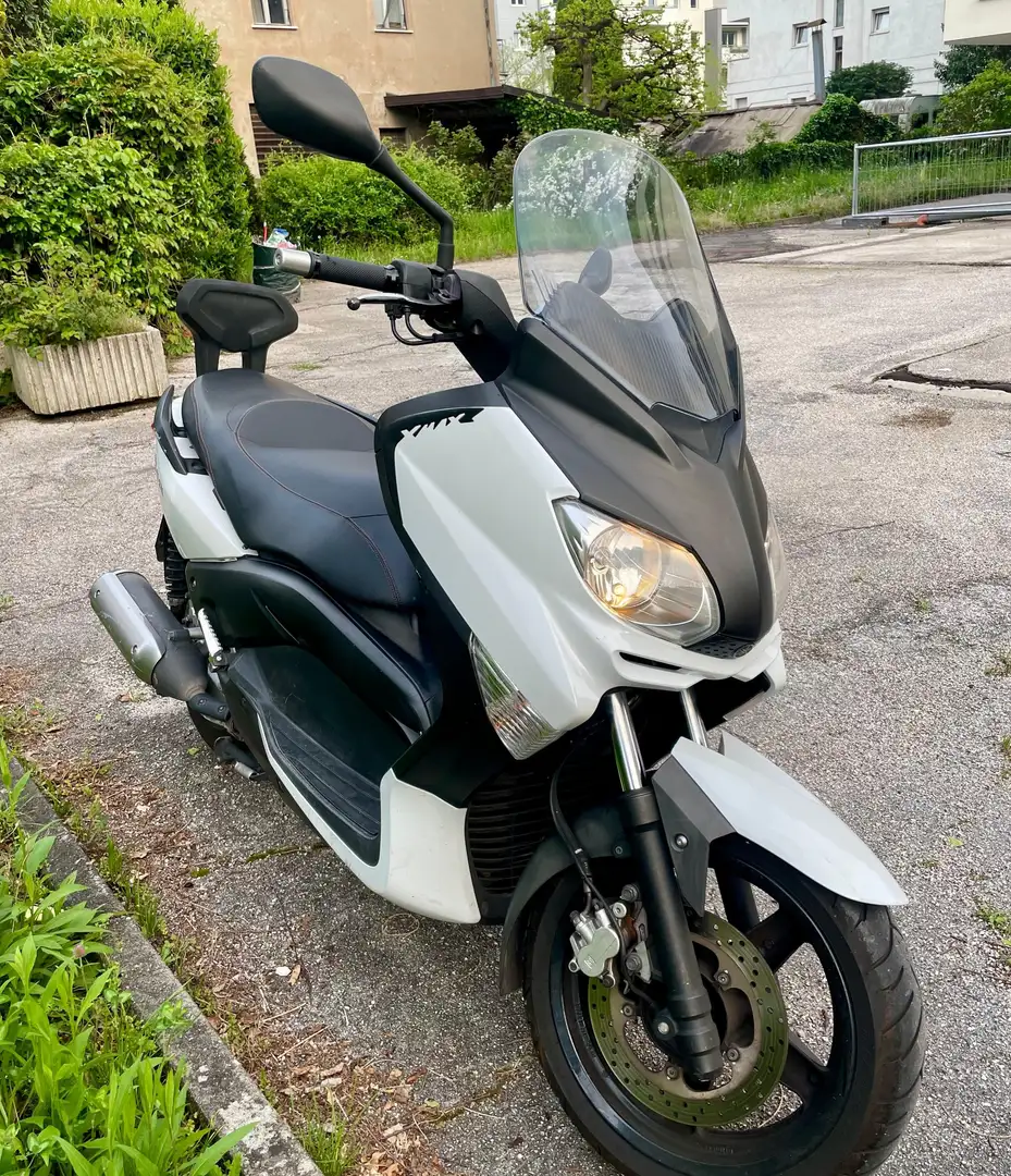 Yamaha X-Max 250 Fehér - 2