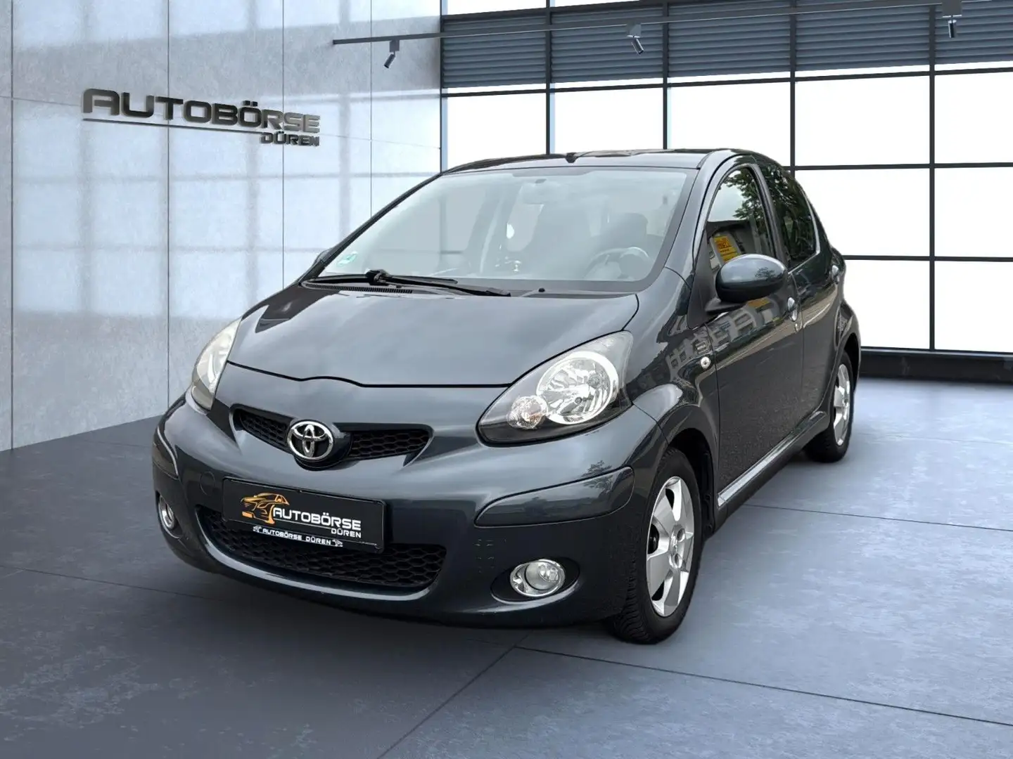 Toyota Aygo AYGO Club Service neu/Automatik/Klima Grau - 2