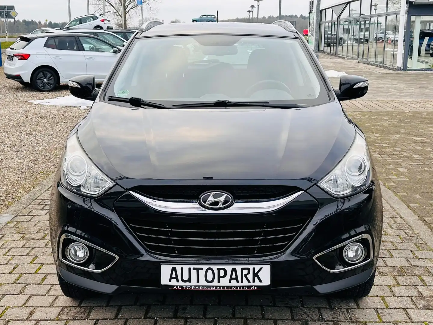 Hyundai iX35 5 Star Edition 2WD *PDC*SHZ*TEMPOMAT* Schwarz - 2