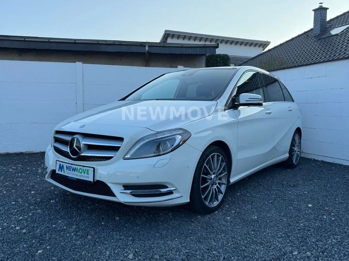 Mercedes-Benz B 250 7G-DCT Kamera Pano Navi SHZ PDC Tempomat Alb - 2