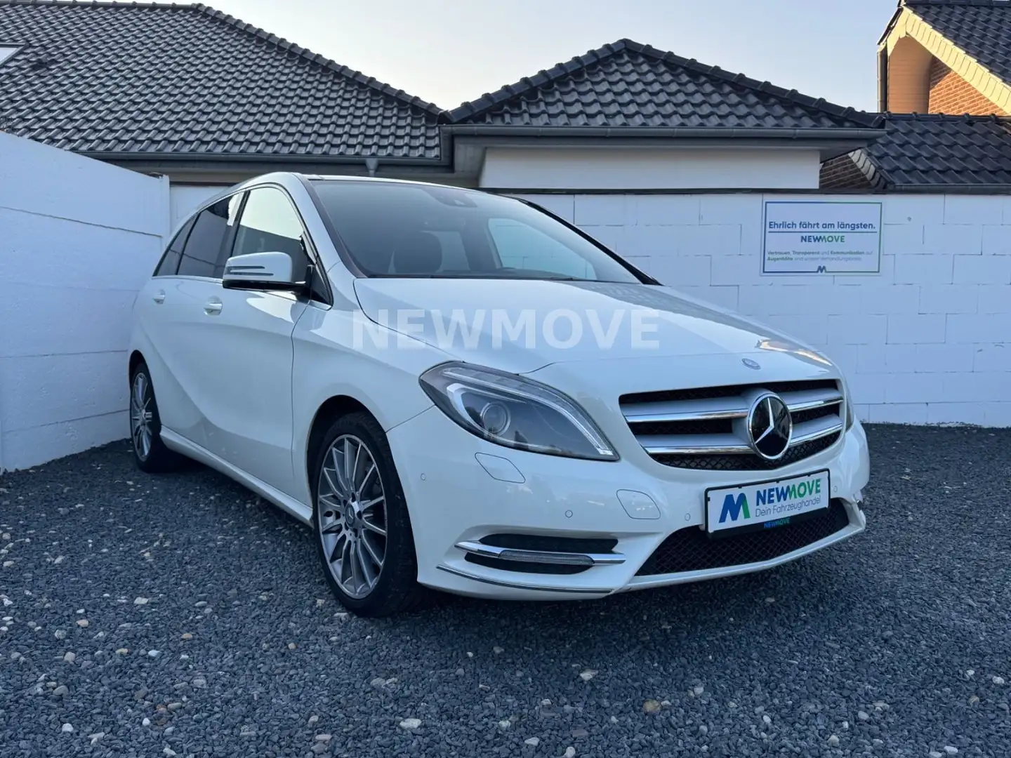 Mercedes-Benz B 250 7G-DCT Kamera Pano Navi SHZ PDC Tempomat Alb - 1