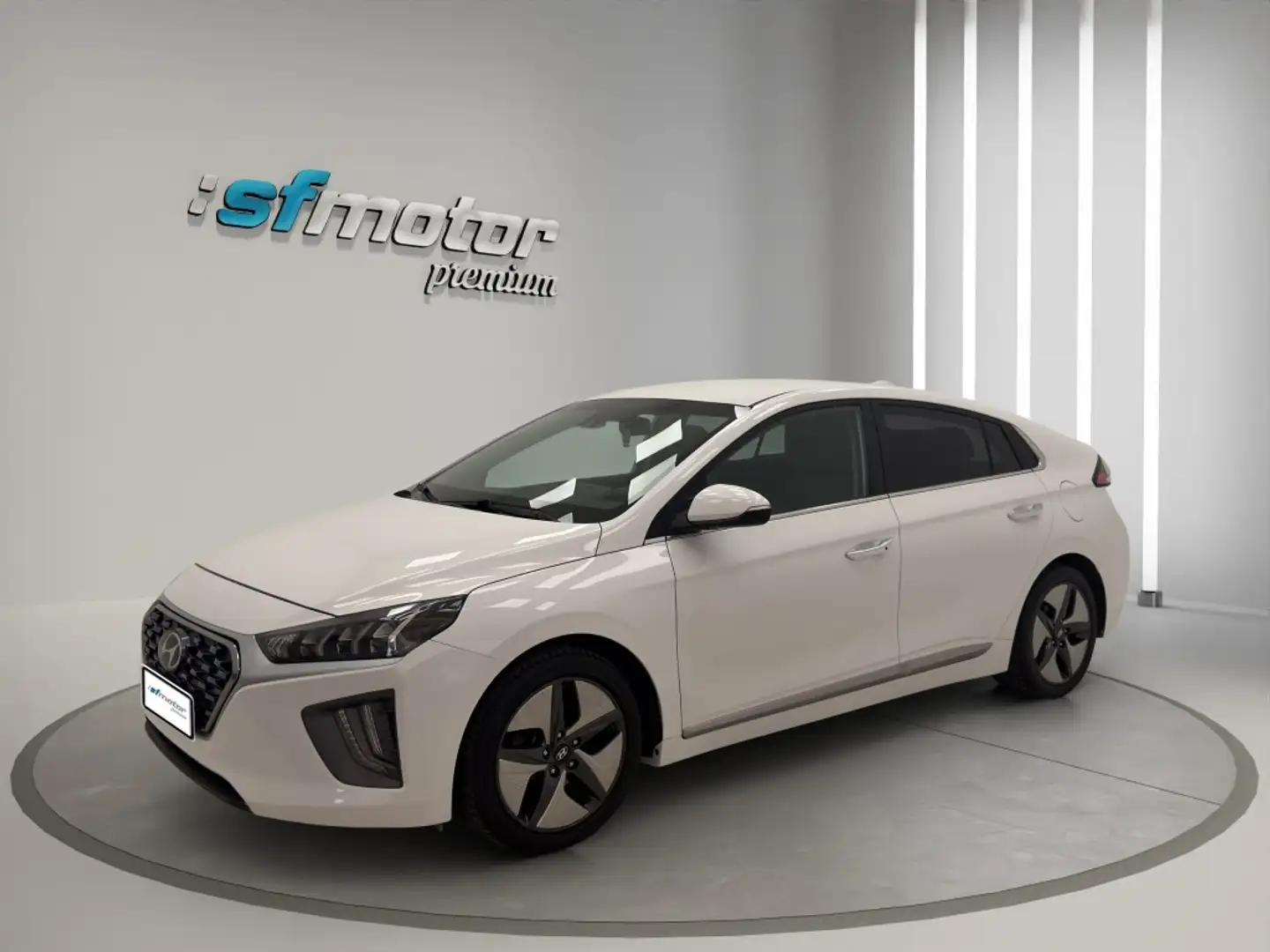 Hyundai IONIQ HEV 1.6 GDI Tecno Blanco - 1