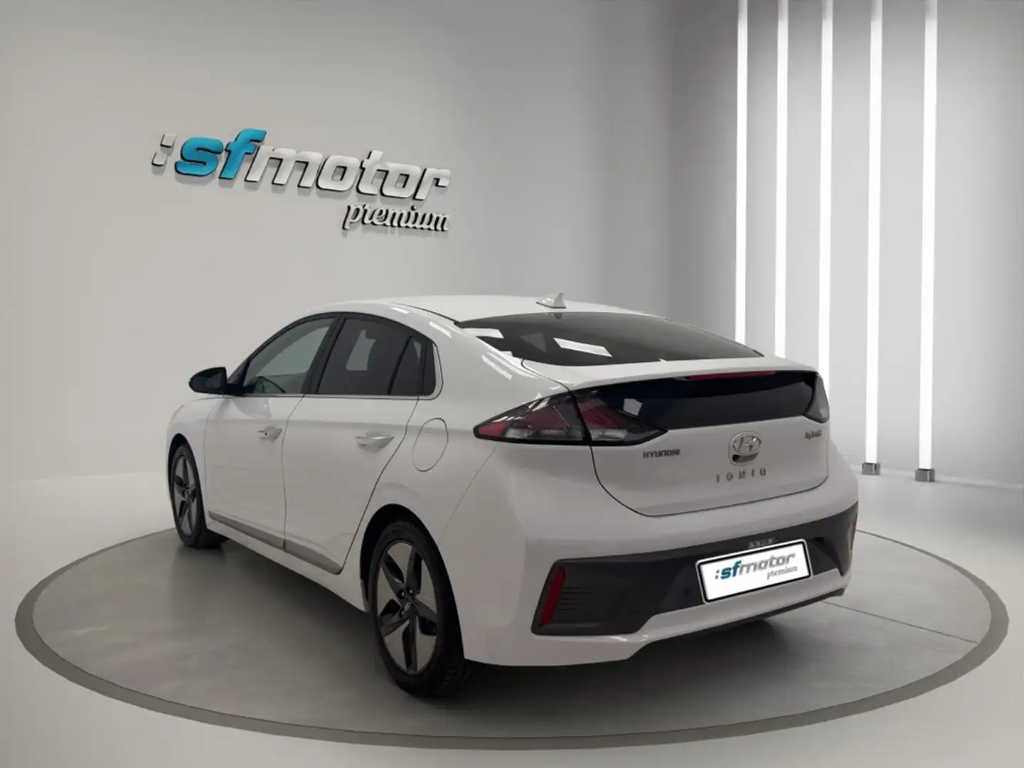 Hyundai IONIQ HEV 1.6 GDI Tecno Blanco - 2