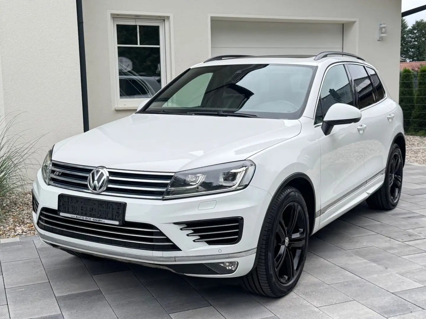 Volkswagen Touareg V6 TDI ,LED,Navi,Pano, Luft,  R-line Wit - 1