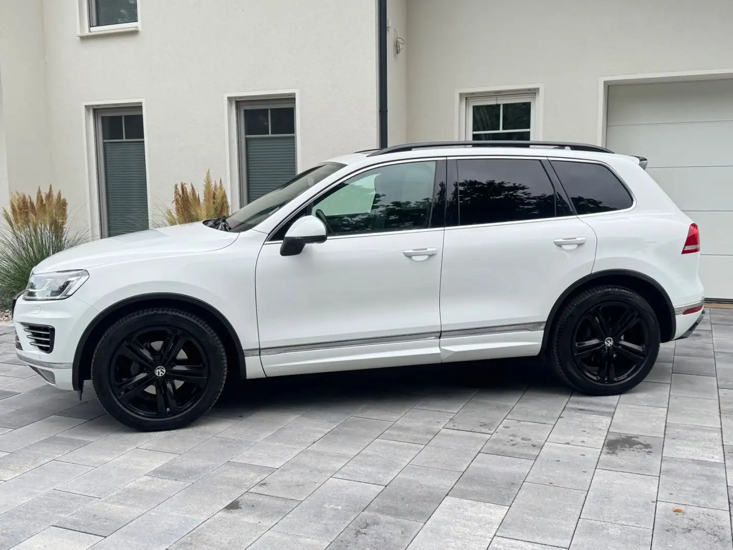 Volkswagen Touareg V6 TDI ,LED,Navi,Pano, Luft,  R-line Wit - 2