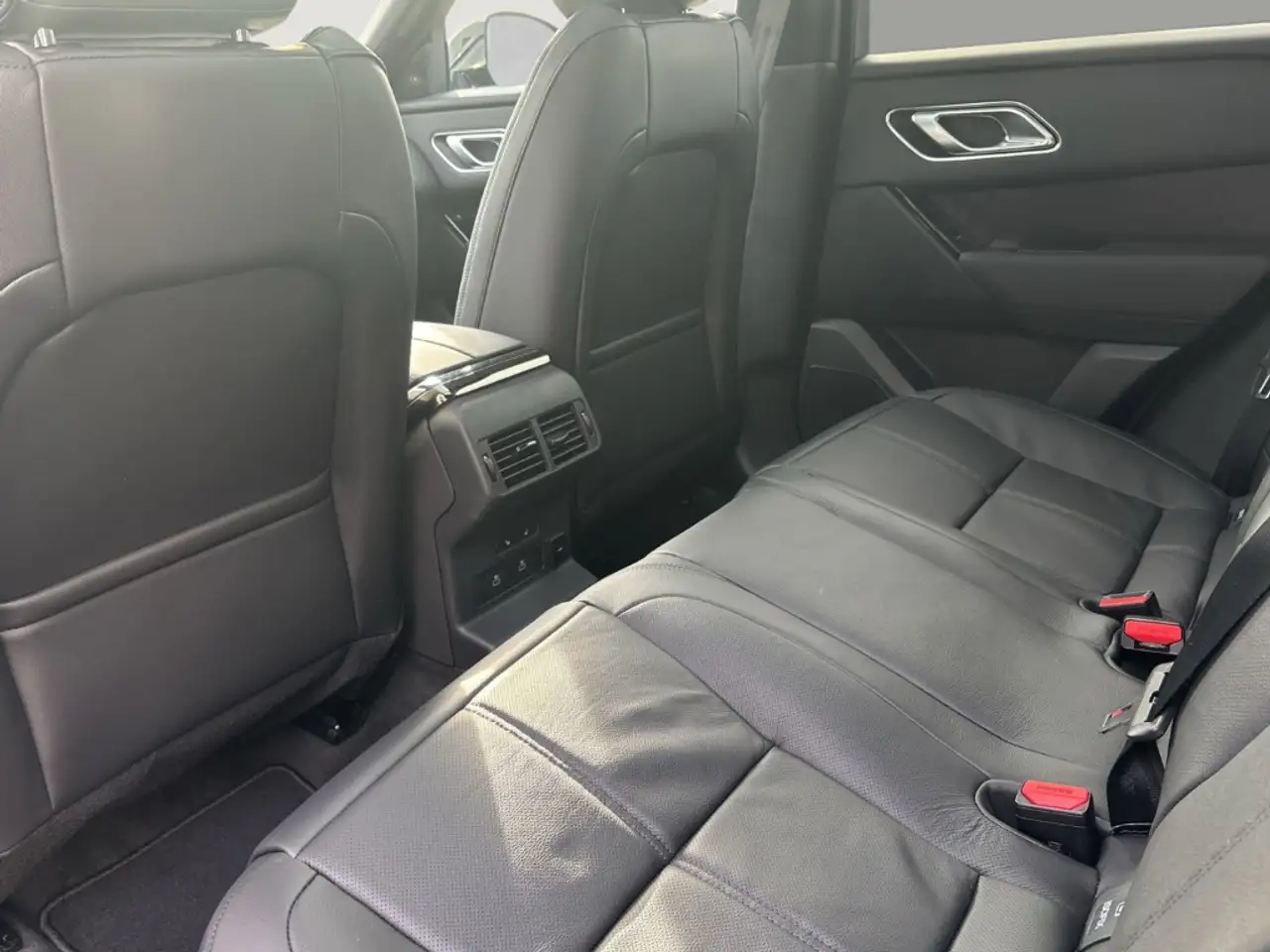 Land Rover Range Rover Velar 2026