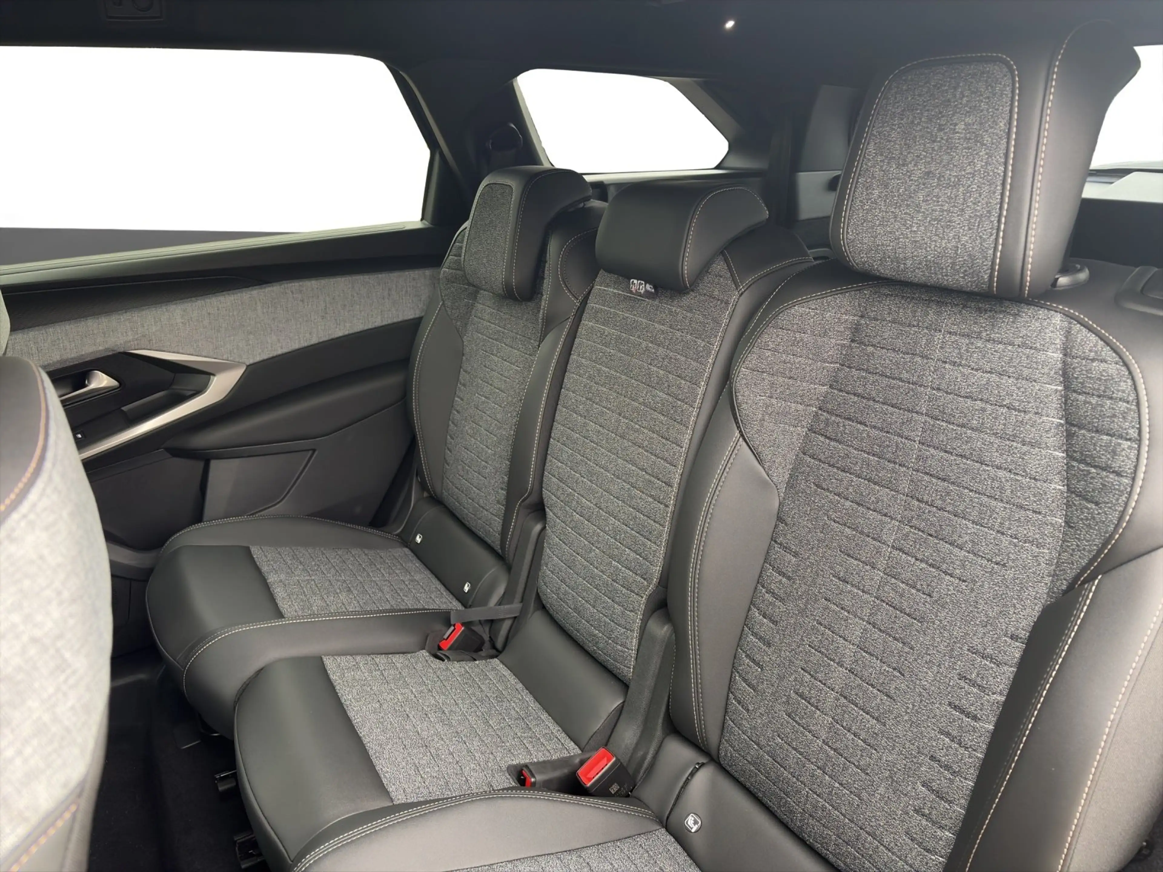 Peugeot 5008 Allure Business HYBRID 145 e-DSC6 AUT — photo 14
