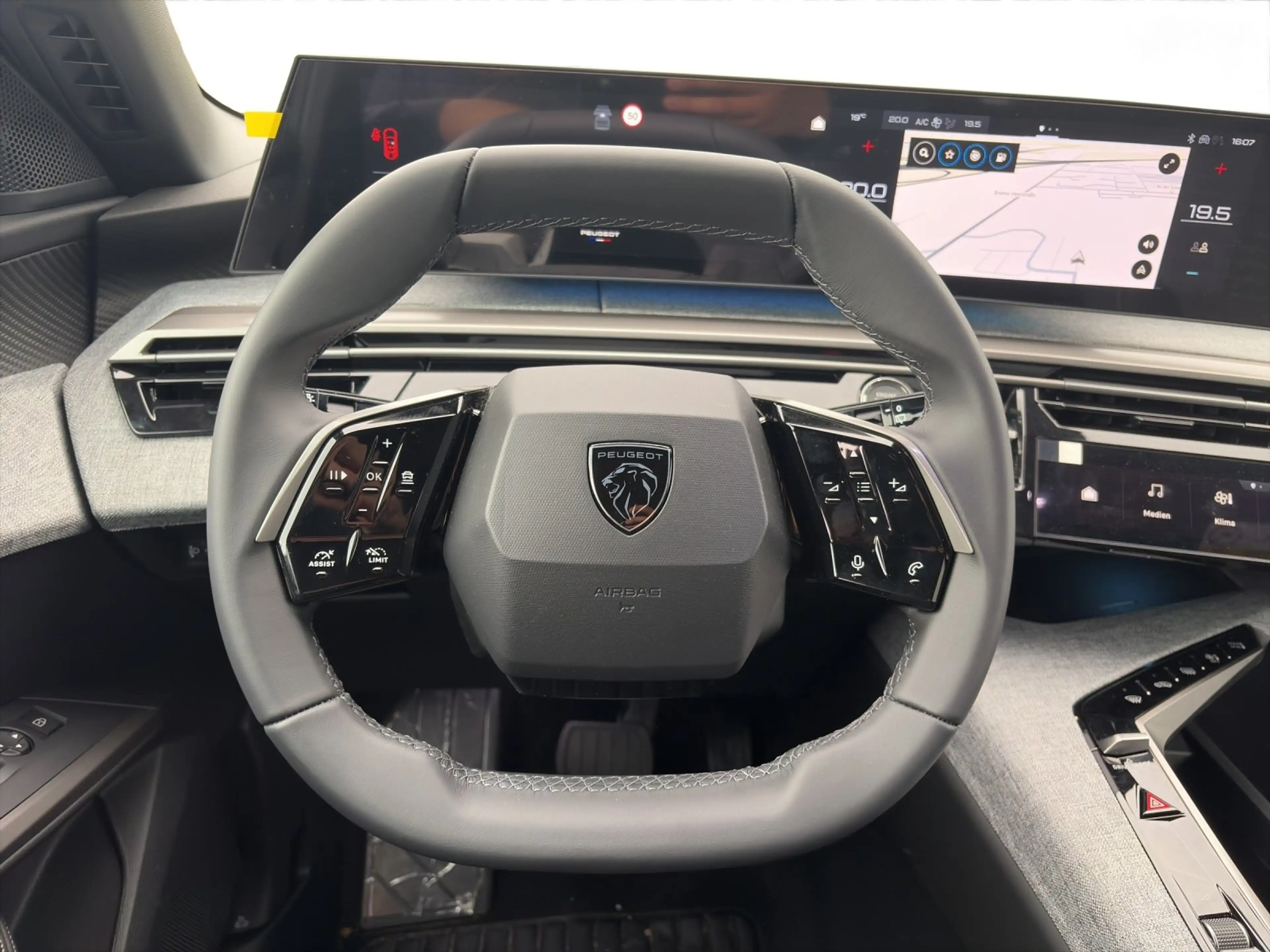 Peugeot 5008 Allure Business HYBRID 145 e-DSC6 AUT — photo 12