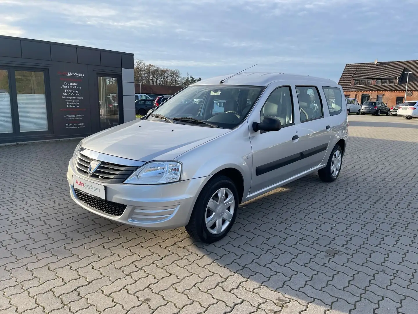 Dacia Logan MCV Kombi 1.4 Ambiance TÜV NEU 42.115 KM Weiß - 1