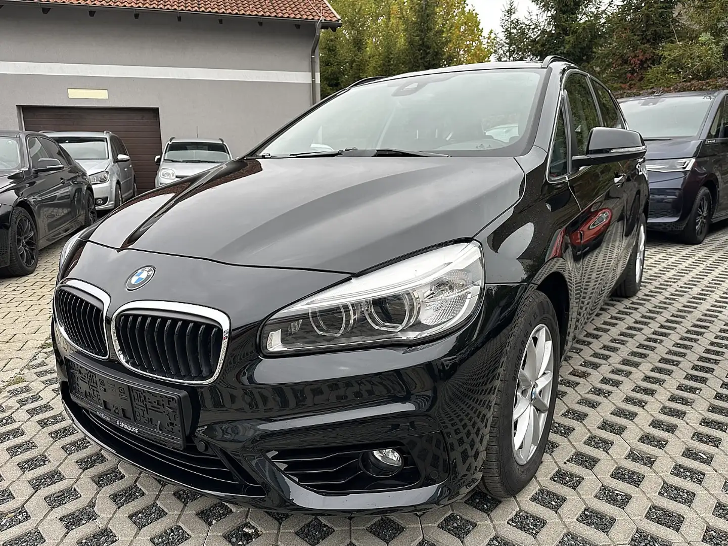 BMW 218 d Active Tourer Advantage Aut. Schwarz - 1