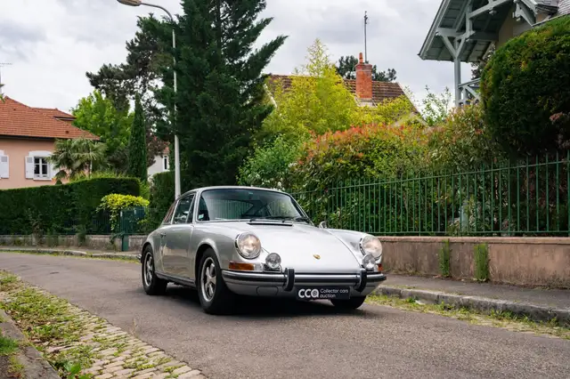Porsche 2.2L E coupé