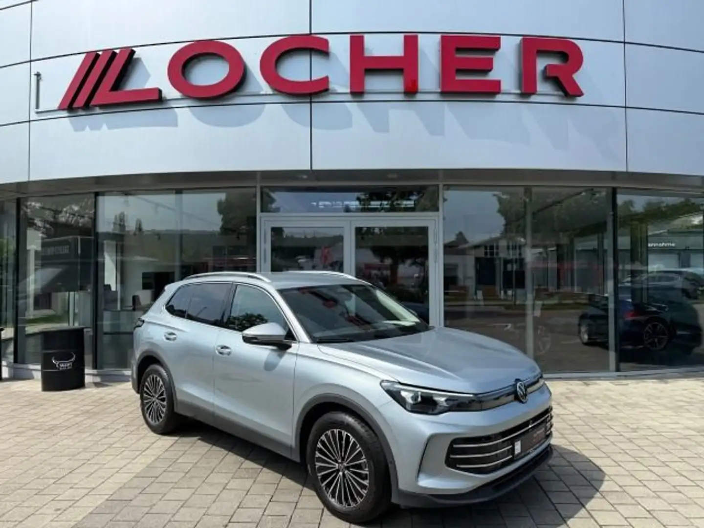 Volkswagen Tiguan Elegance 1.5 eTSI DSG ACC IQ.Light 360° K Silber - 1
