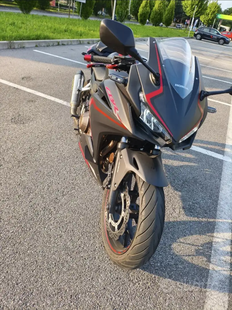 Honda CBR 500 R Černá - 1