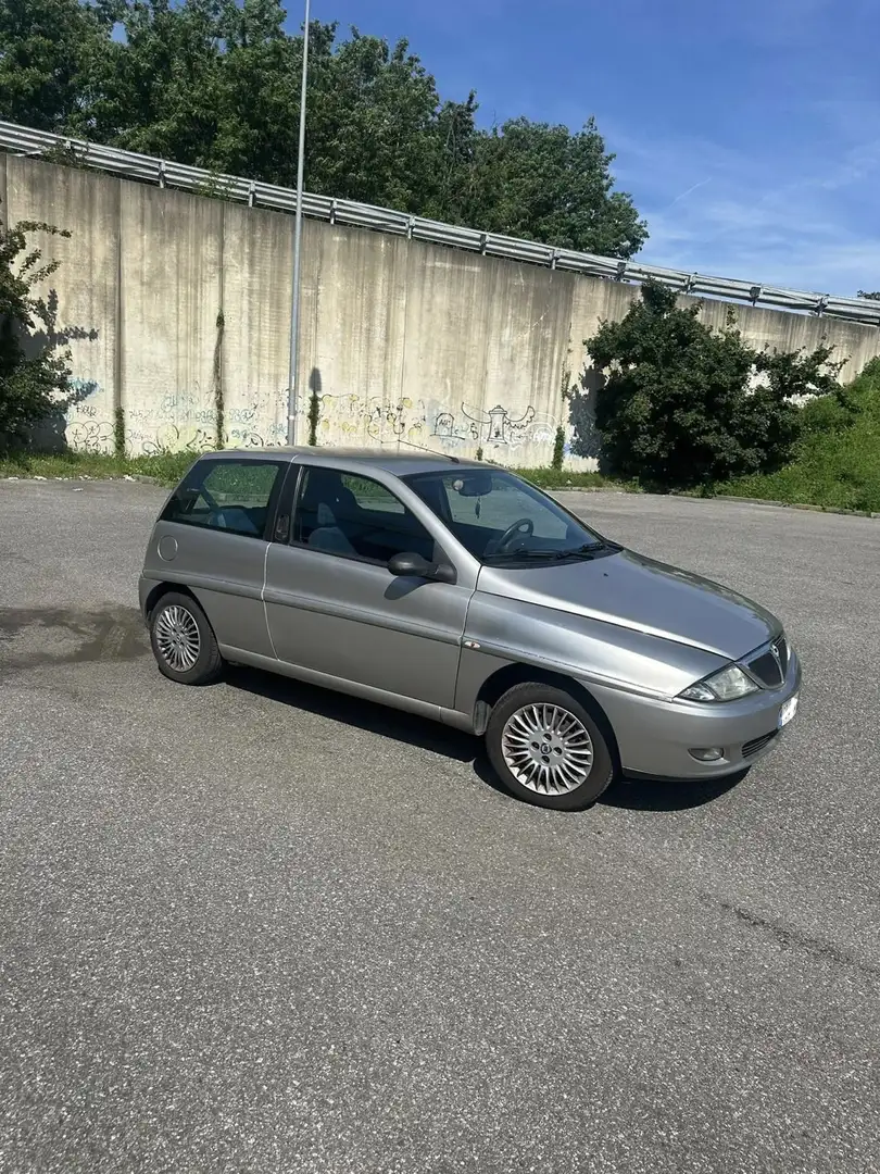 Lancia Y 1.2 8v LS  LEGGI BENE!!! TESTA DA RIFARE!!! - 2
