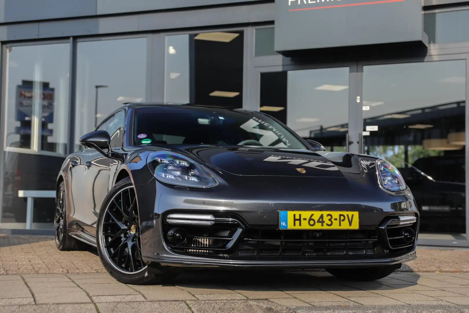 Porsche Panamera Sport Turismo 4.0 GTS | Schuif- kanteldak | Achter Grijs - 1
