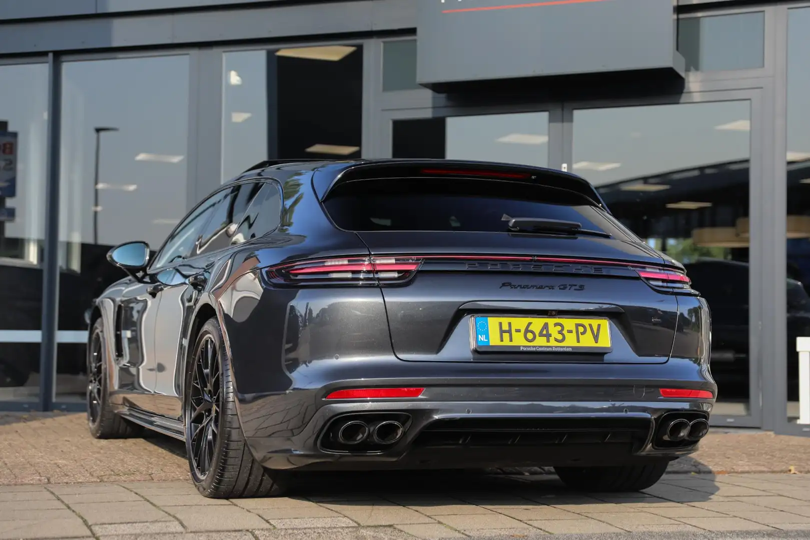 Porsche Panamera Sport Turismo 4.0 GTS | Schuif- kanteldak | Achter Grijs - 2