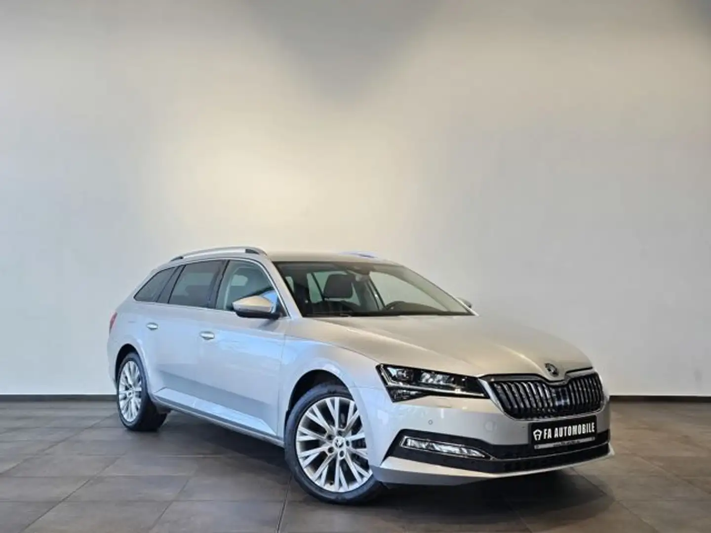 Skoda Superb Sport Matrix Navi Virtual Kameras AHK ACC Silber - 2
