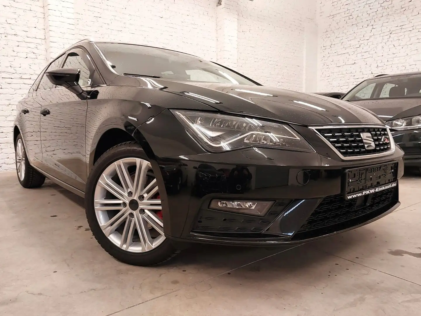 SEAT Leon ST 2.0 TDI FR LED 76oookm Carplay PanoDach Negro - 2
