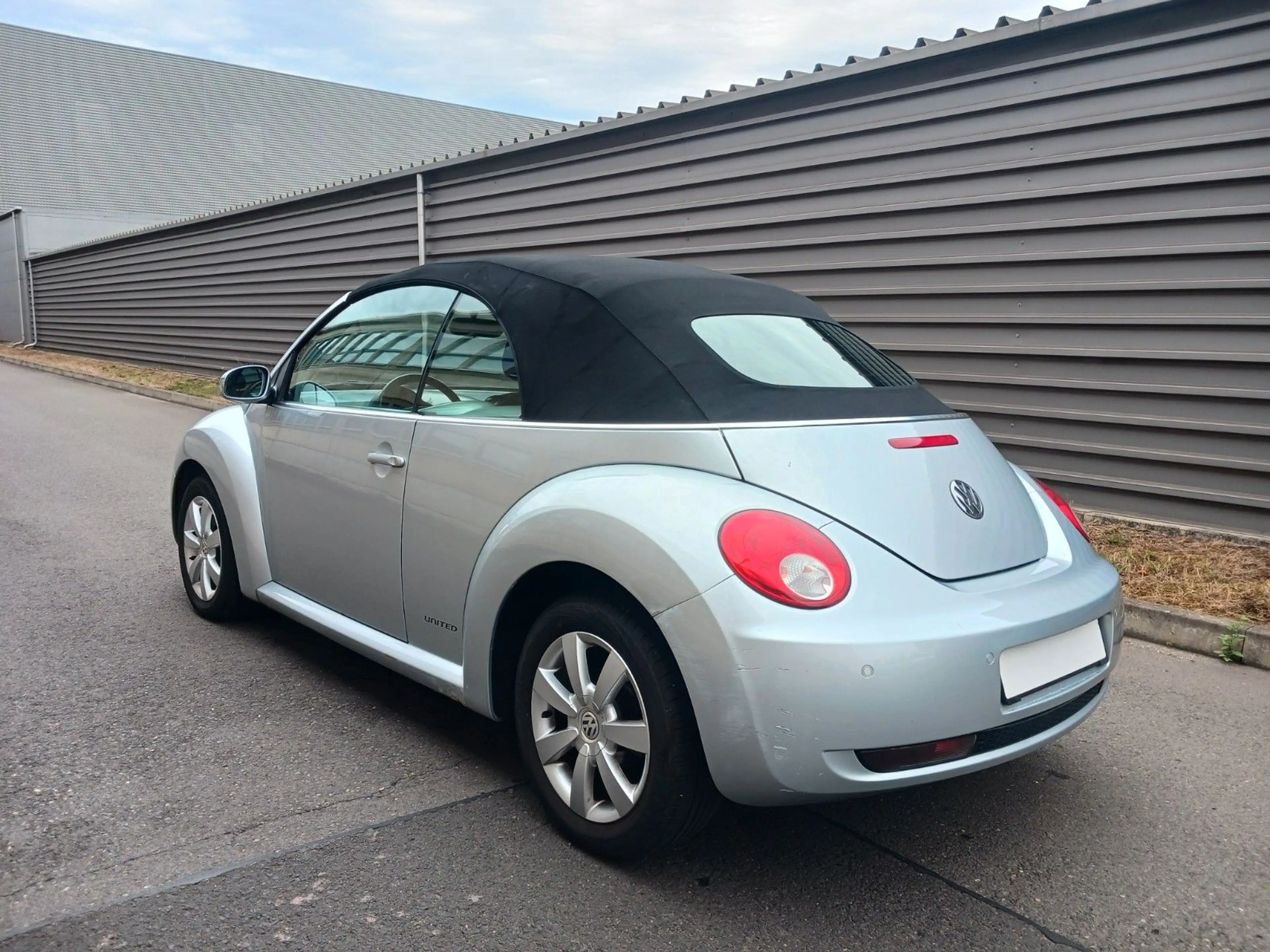 Volkswagen New Beetle Cabriolet 2.0 United Klima,Shz.,1.Hd — photo 3