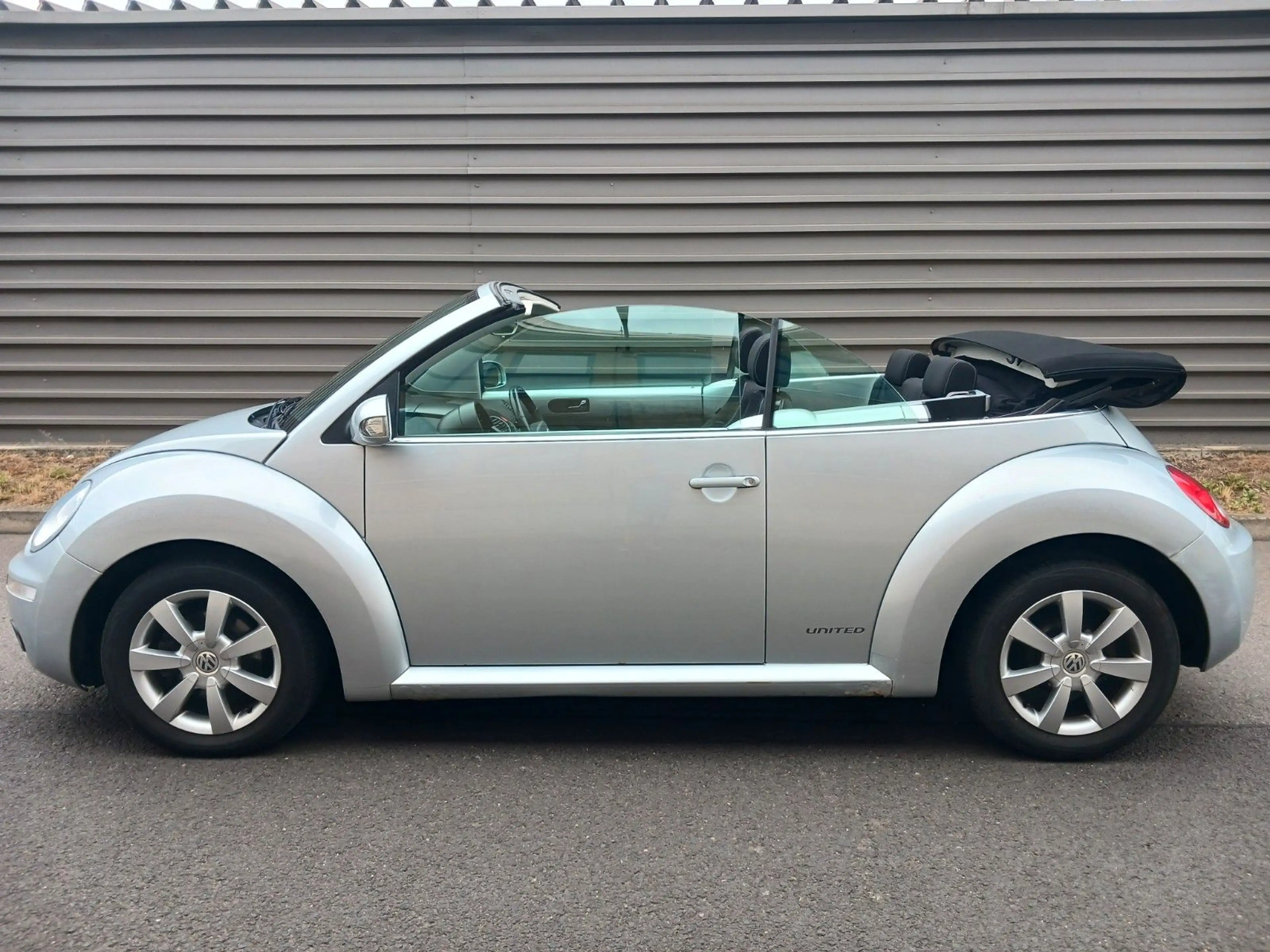 Volkswagen New Beetle Cabriolet 2.0 United Klima,Shz.,1.Hd — photo 9