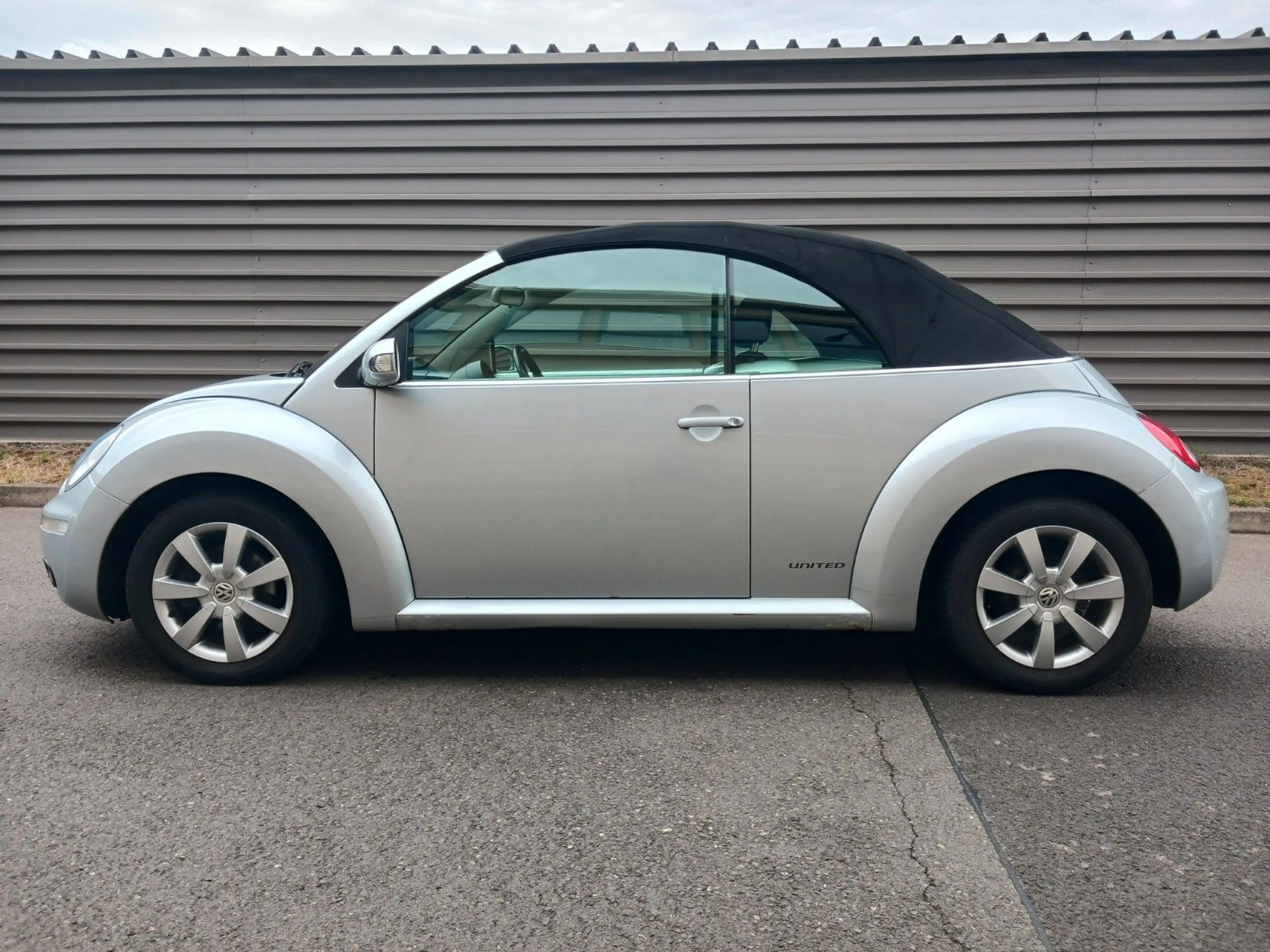 Volkswagen New Beetle Cabriolet 2.0 United Klima,Shz.,1.Hd — photo 2
