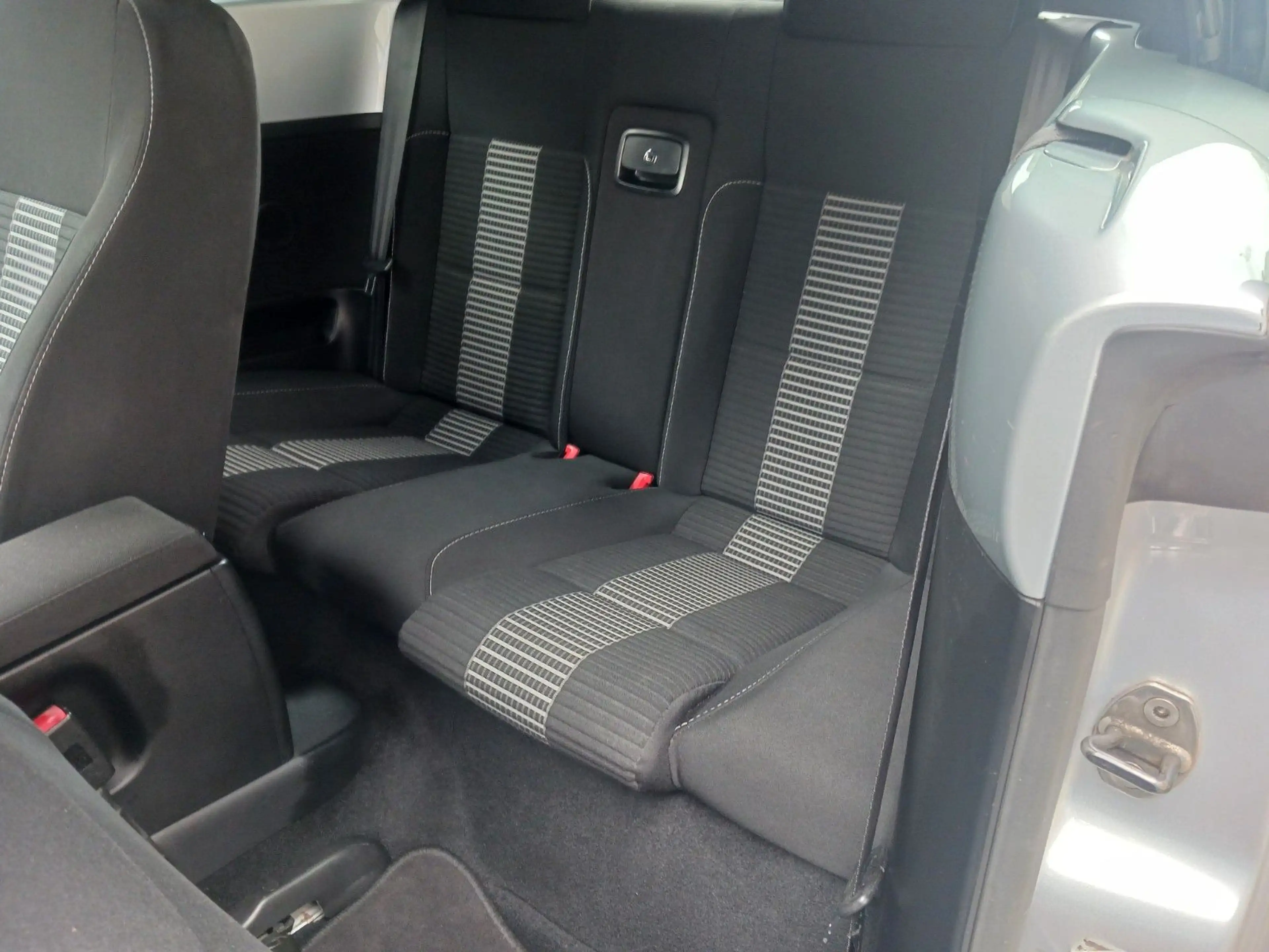 Volkswagen New Beetle Cabriolet 2.0 United Klima,Shz.,1.Hd — photo 13