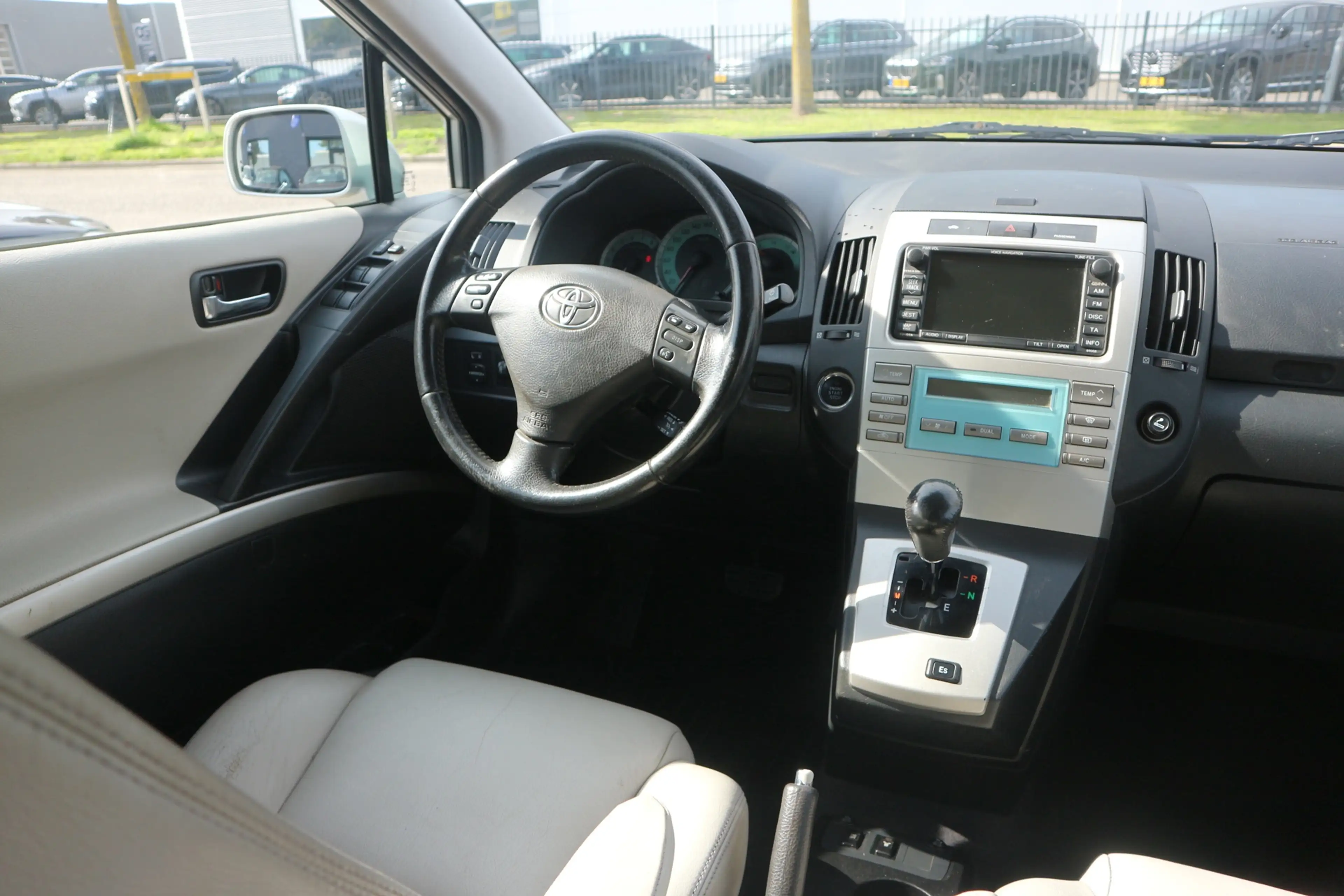 Toyota Verso 1.8 VVT-i Terra 7persoons / AUTOMAAT / AIRCO / NAV — photo 2