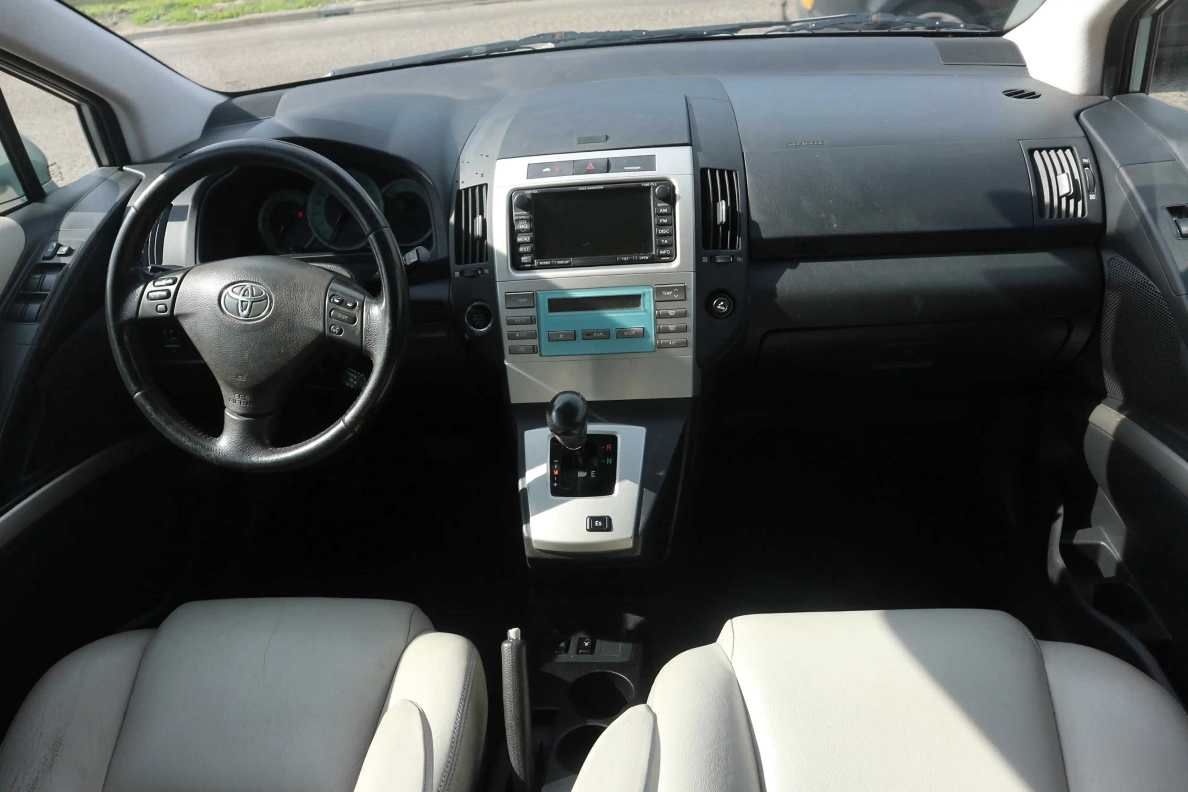 Toyota Verso 1.8 VVT-i Terra 7persoons / AUTOMAAT / AIRCO / NAV — photo 13