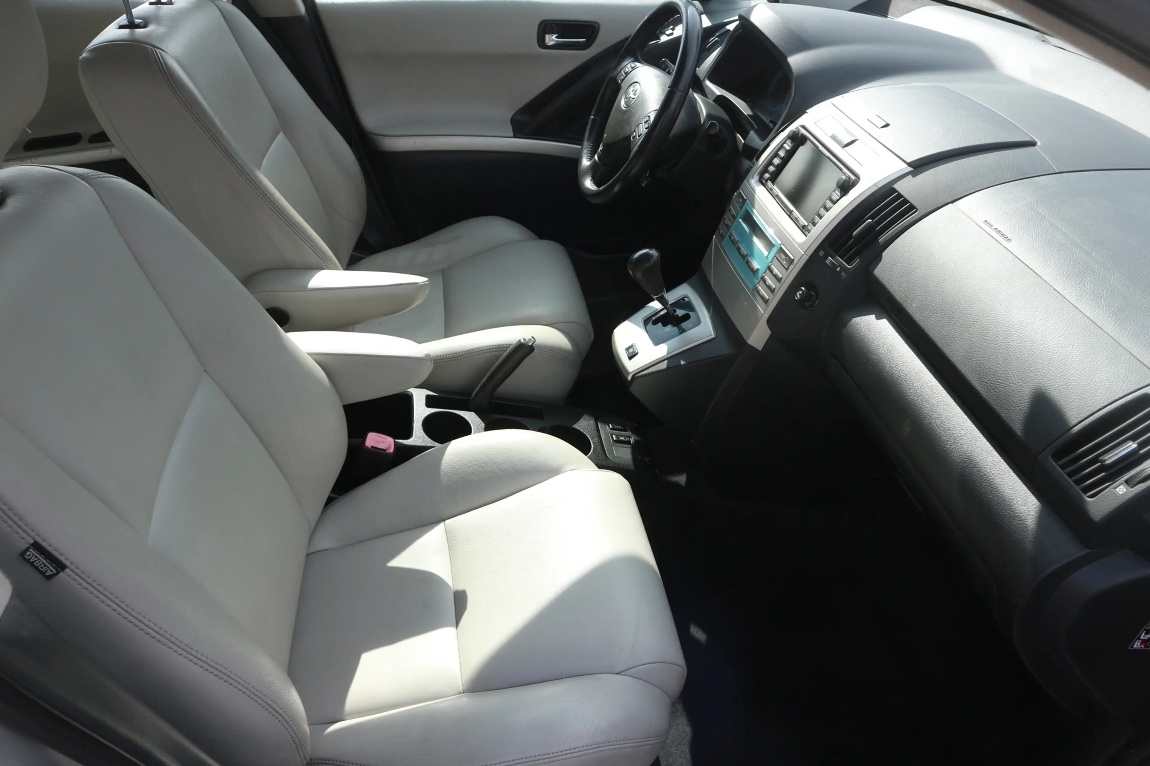 Toyota Verso 1.8 VVT-i Terra 7persoons / AUTOMAAT / AIRCO / NAV — photo 8