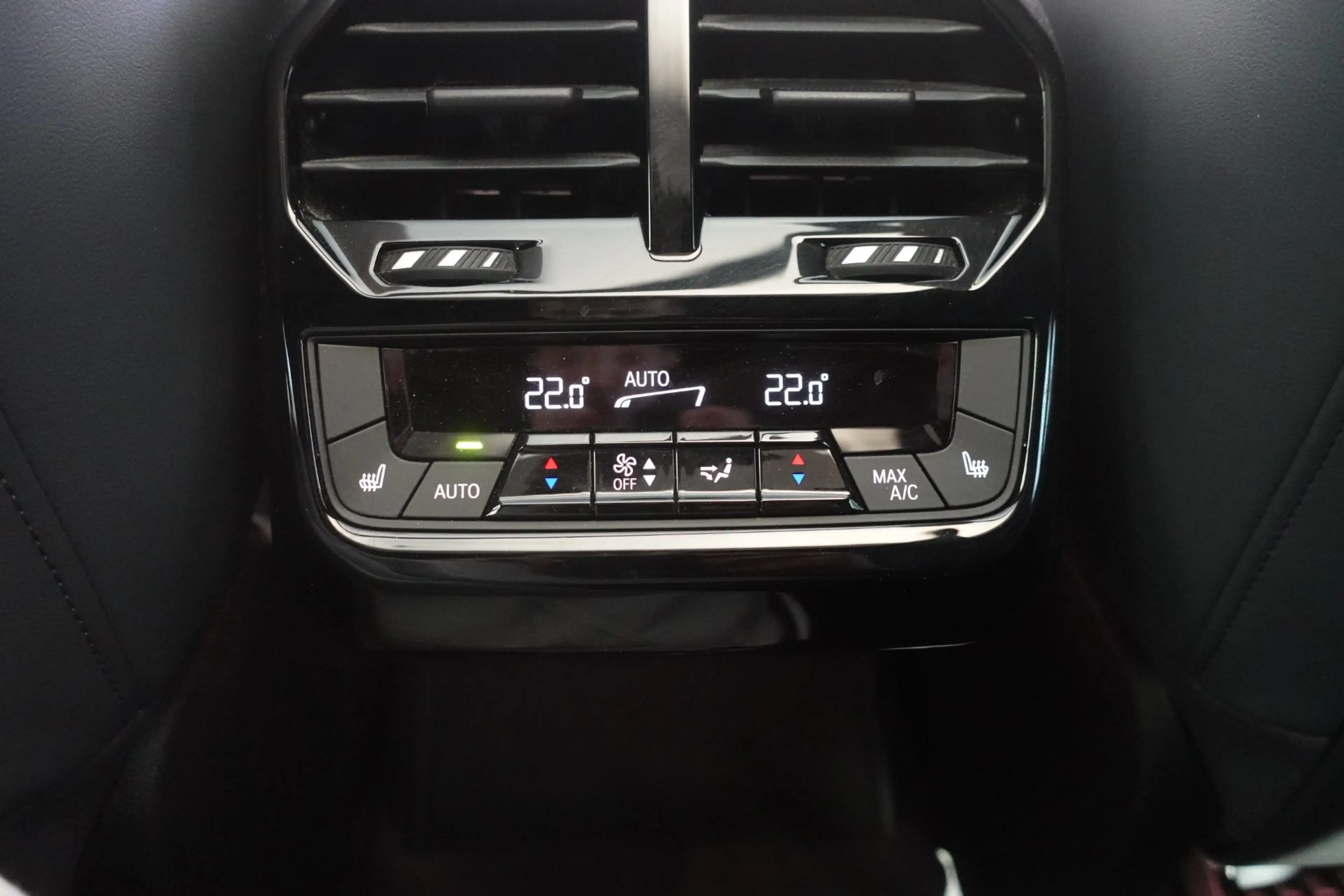 BMW iX M60 I20 — photo 13