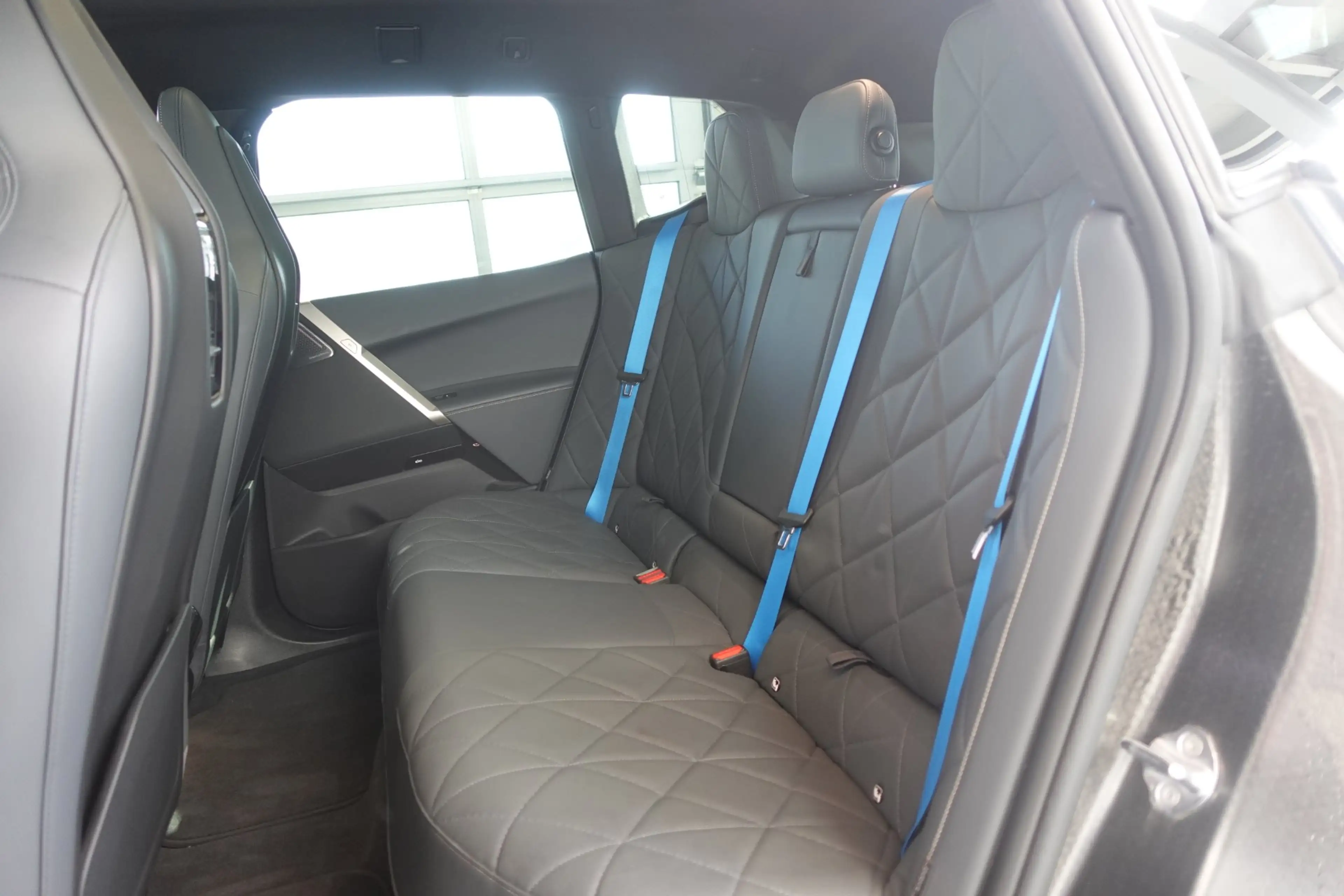 BMW iX M60 I20 — photo 10