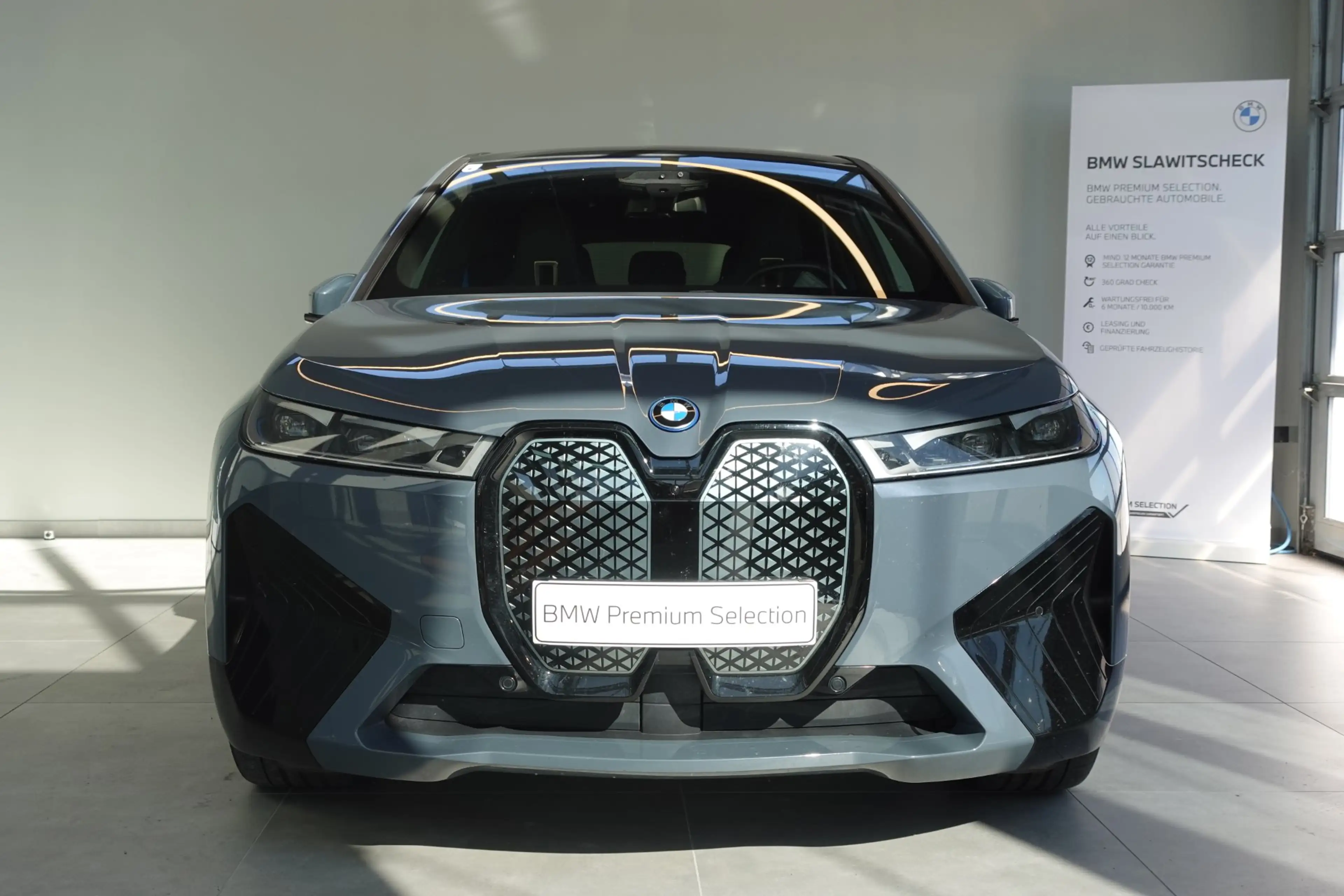 BMW iX M60 I20 — photo 2