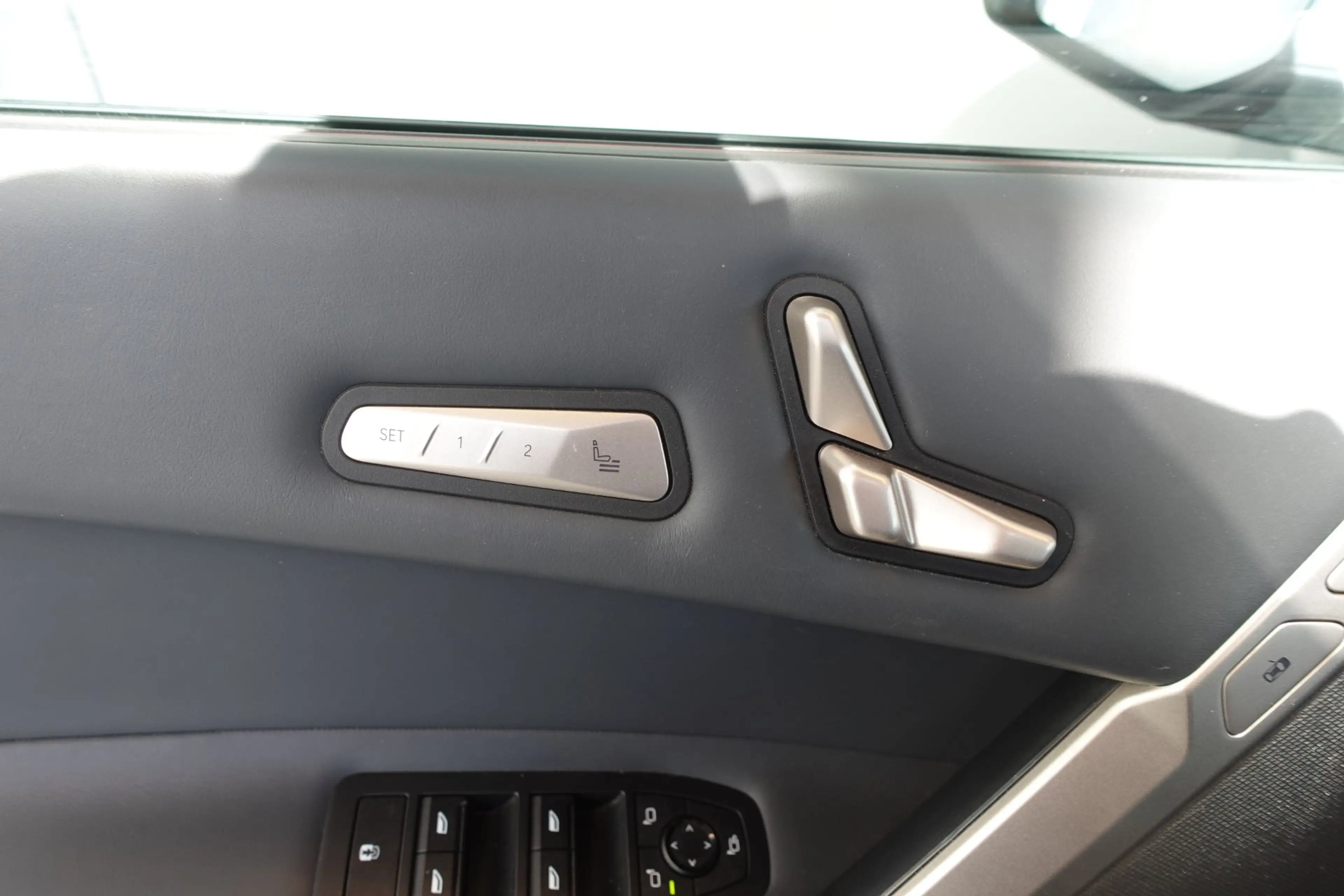 BMW iX M60 I20 — photo 8