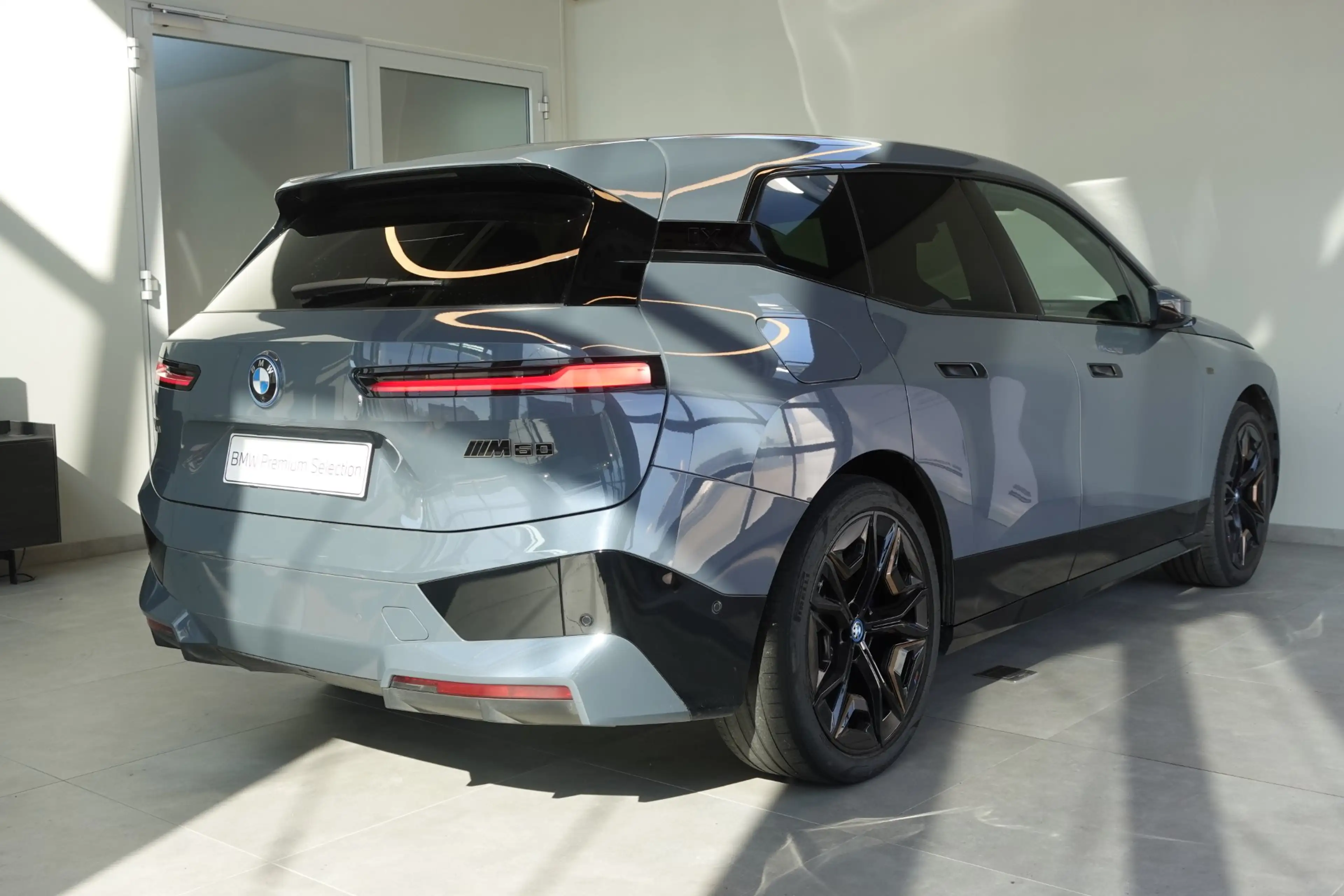 BMW iX M60 I20 — photo 3