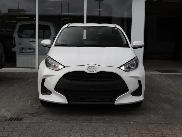 Toyota Yaris view 4