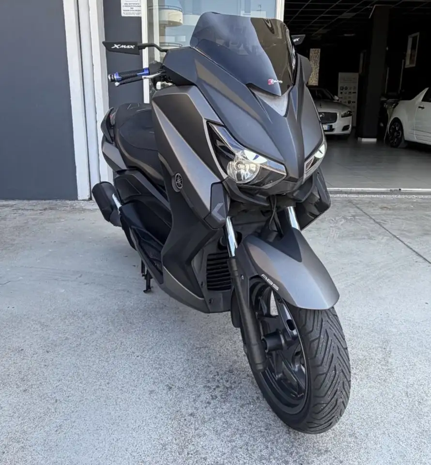 Yamaha X-Max 125