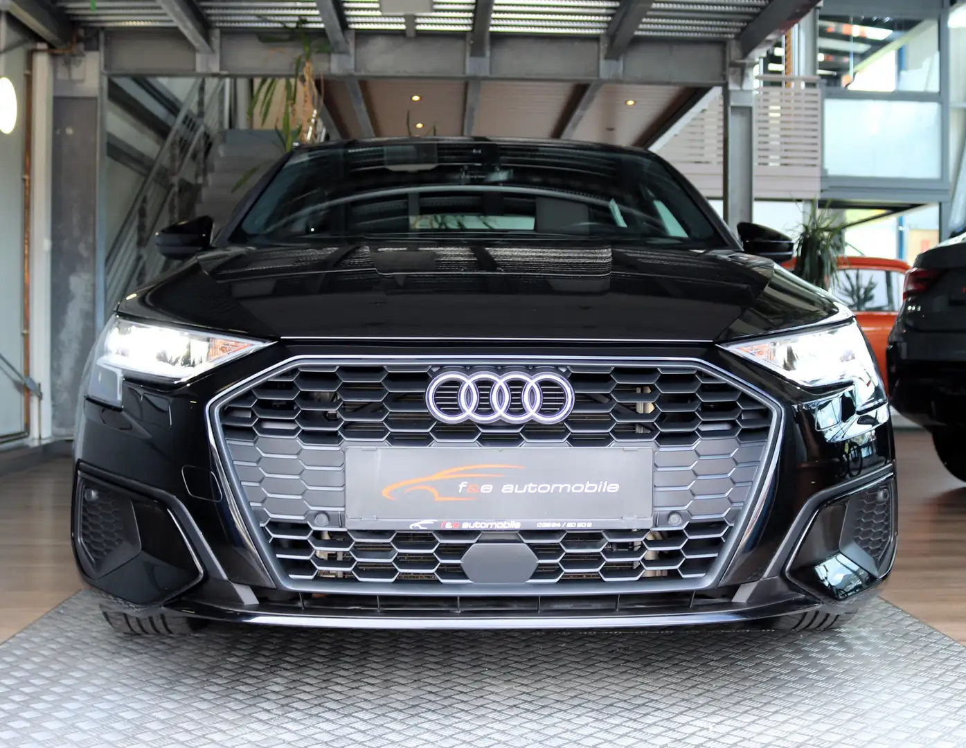 Audi A3 40 TFSI e Schwarz - 2