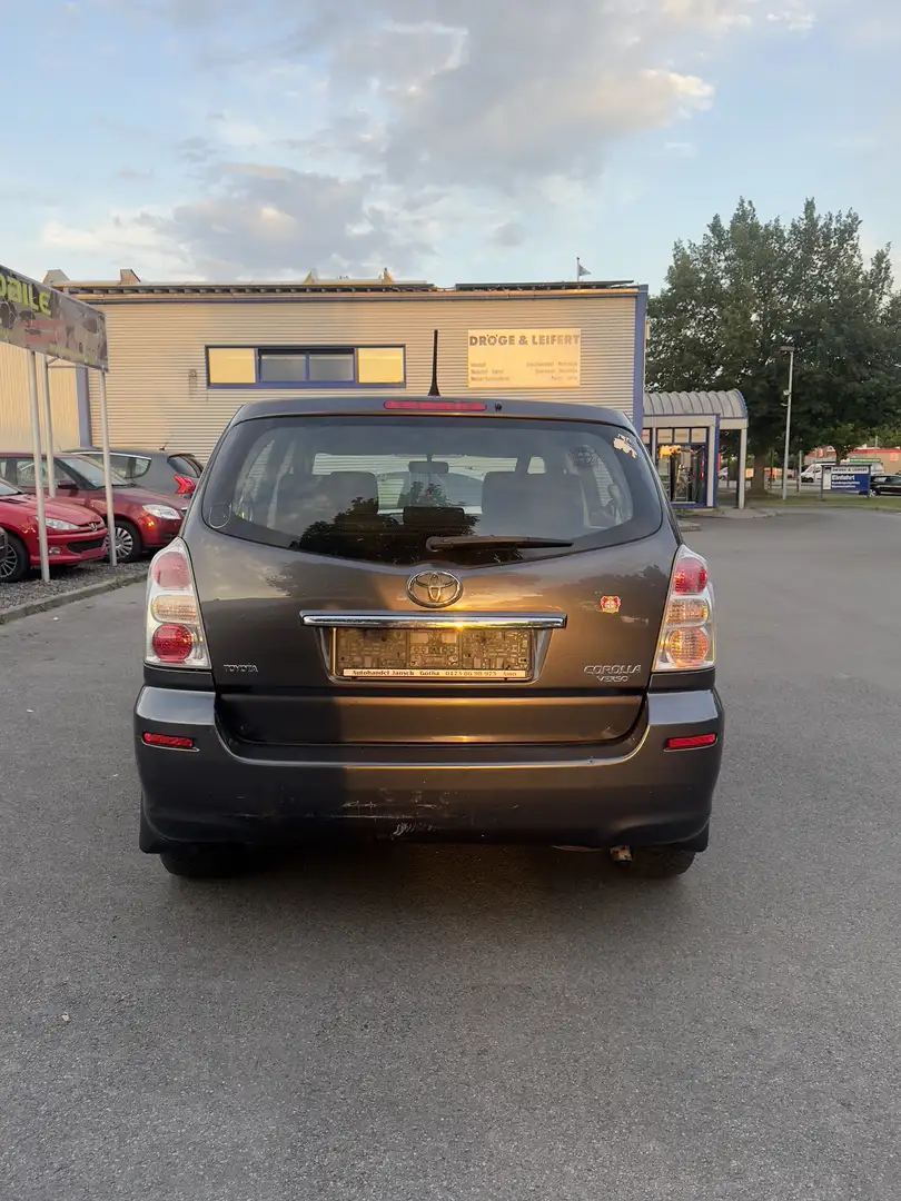 Toyota Verso Silber - 2