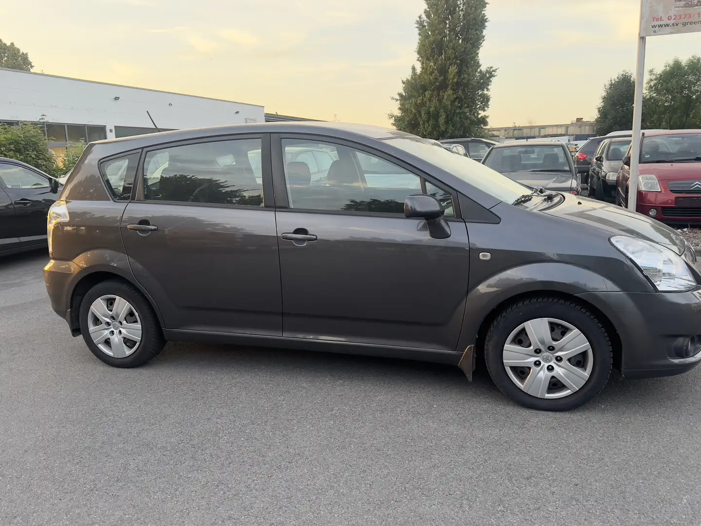 Toyota Verso Silber - 1
