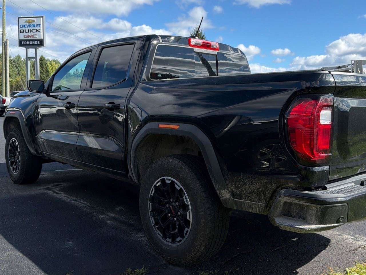2026 GMC Canyon 4WD Crew Cab AT4 — снимка 1