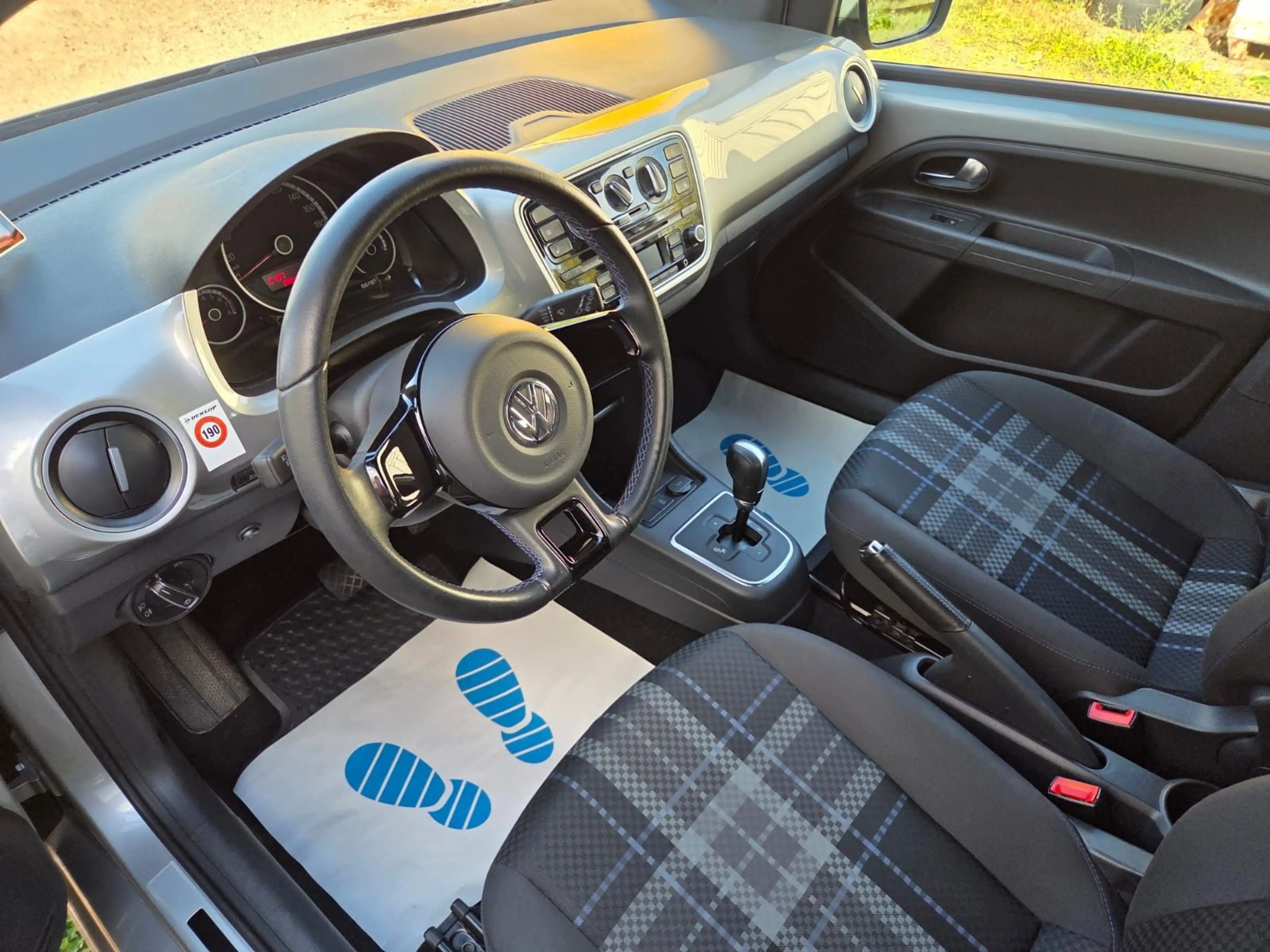 Volkswagen up! "club",  4-trg., nur 20Tkm,  75 PS, TüV NEU — photo 12