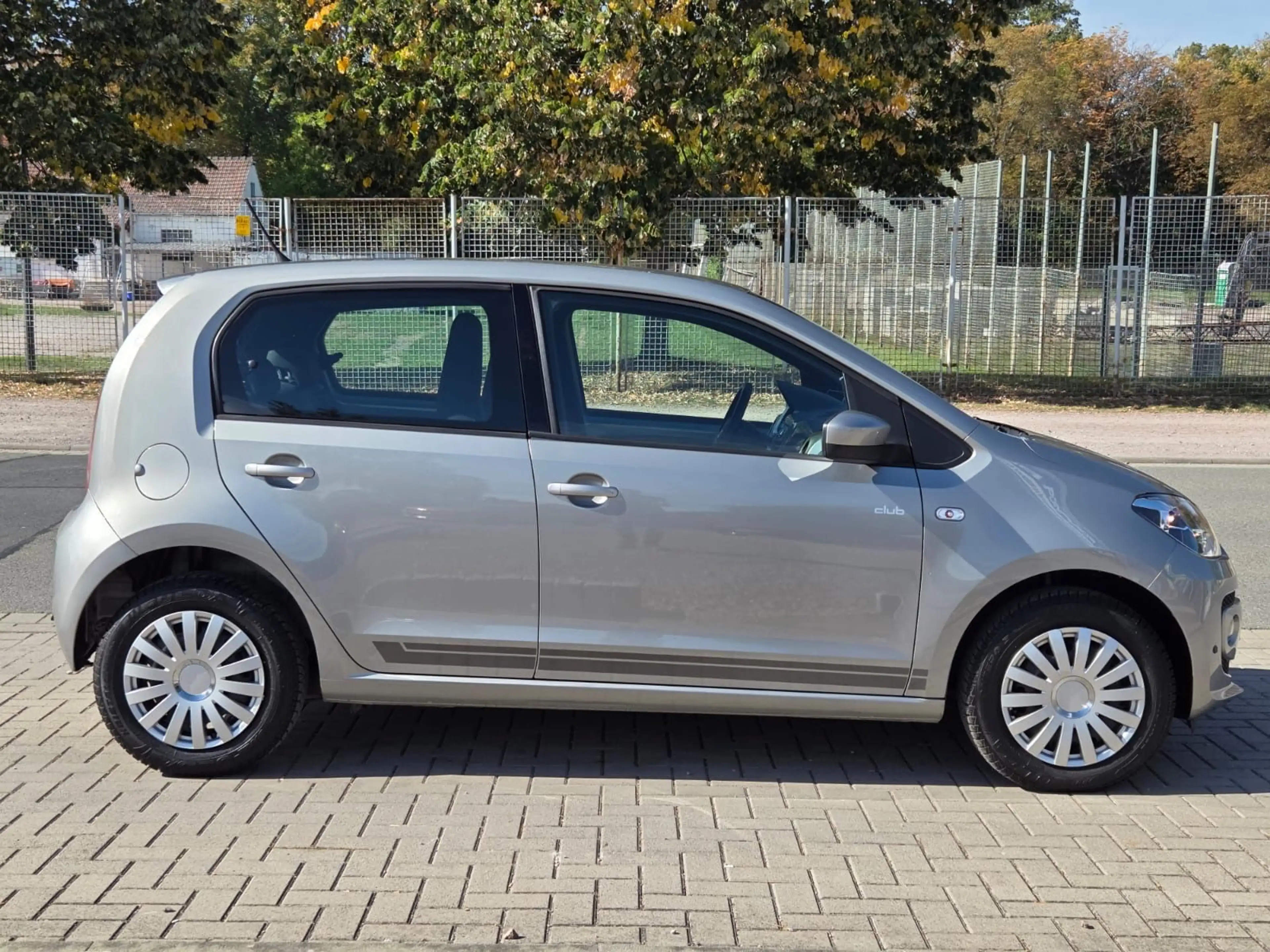 Volkswagen up! "club",  4-trg., nur 20Tkm,  75 PS, TüV NEU — photo 5
