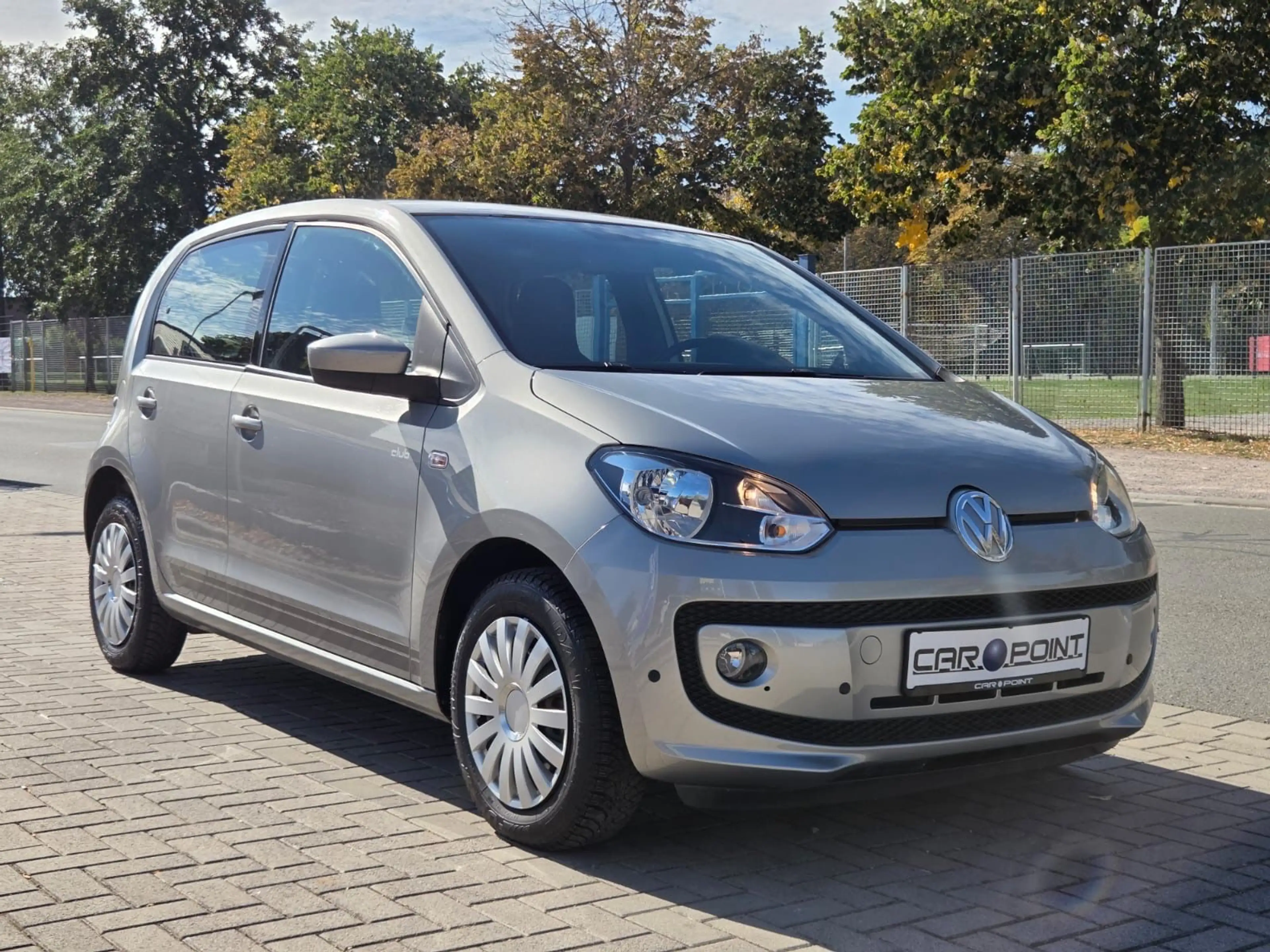 Volkswagen up! "club",  4-trg., nur 20Tkm,  75 PS, TüV NEU — photo 2