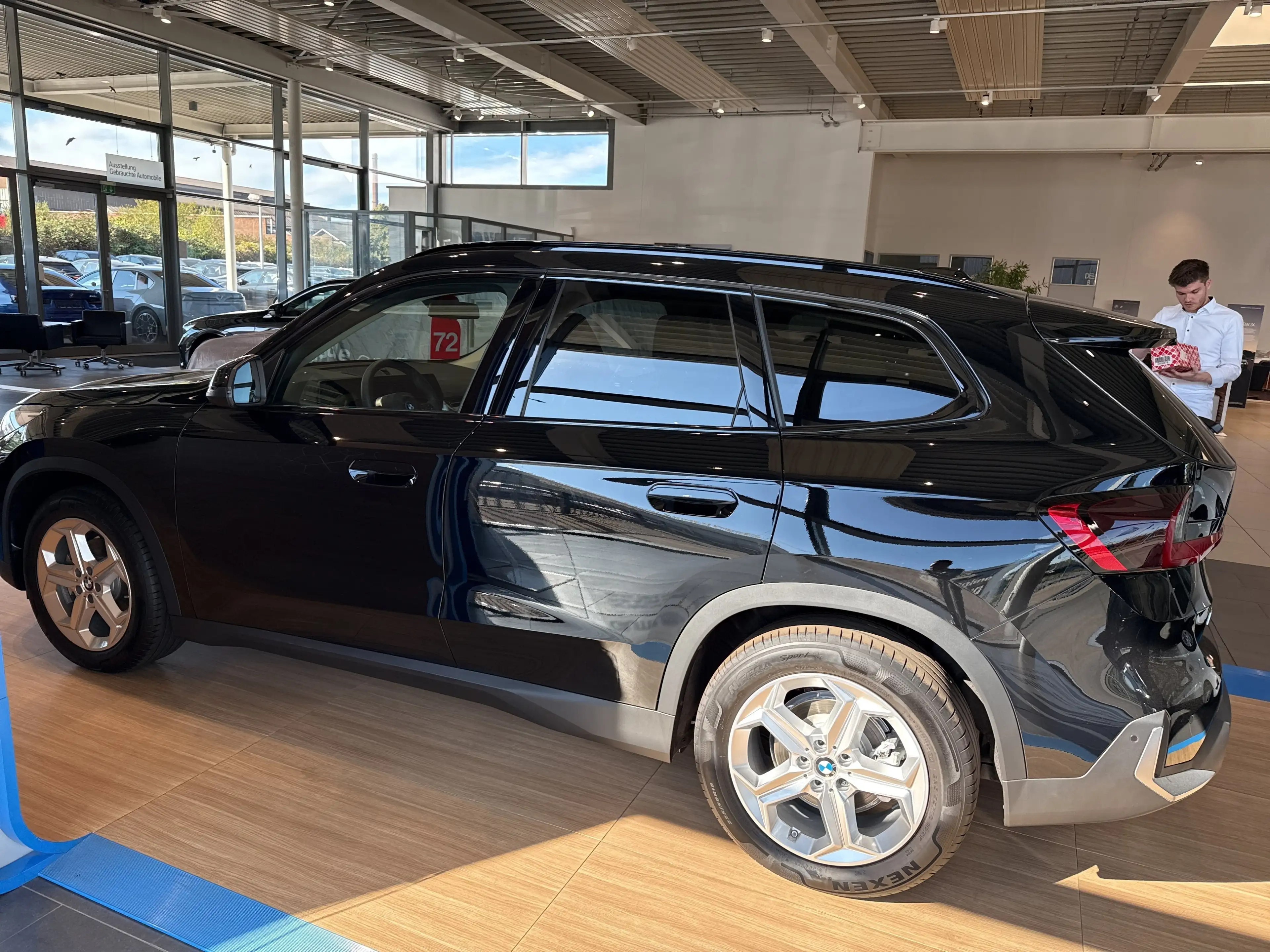 BMW iX1 eDrive20 — photo 2