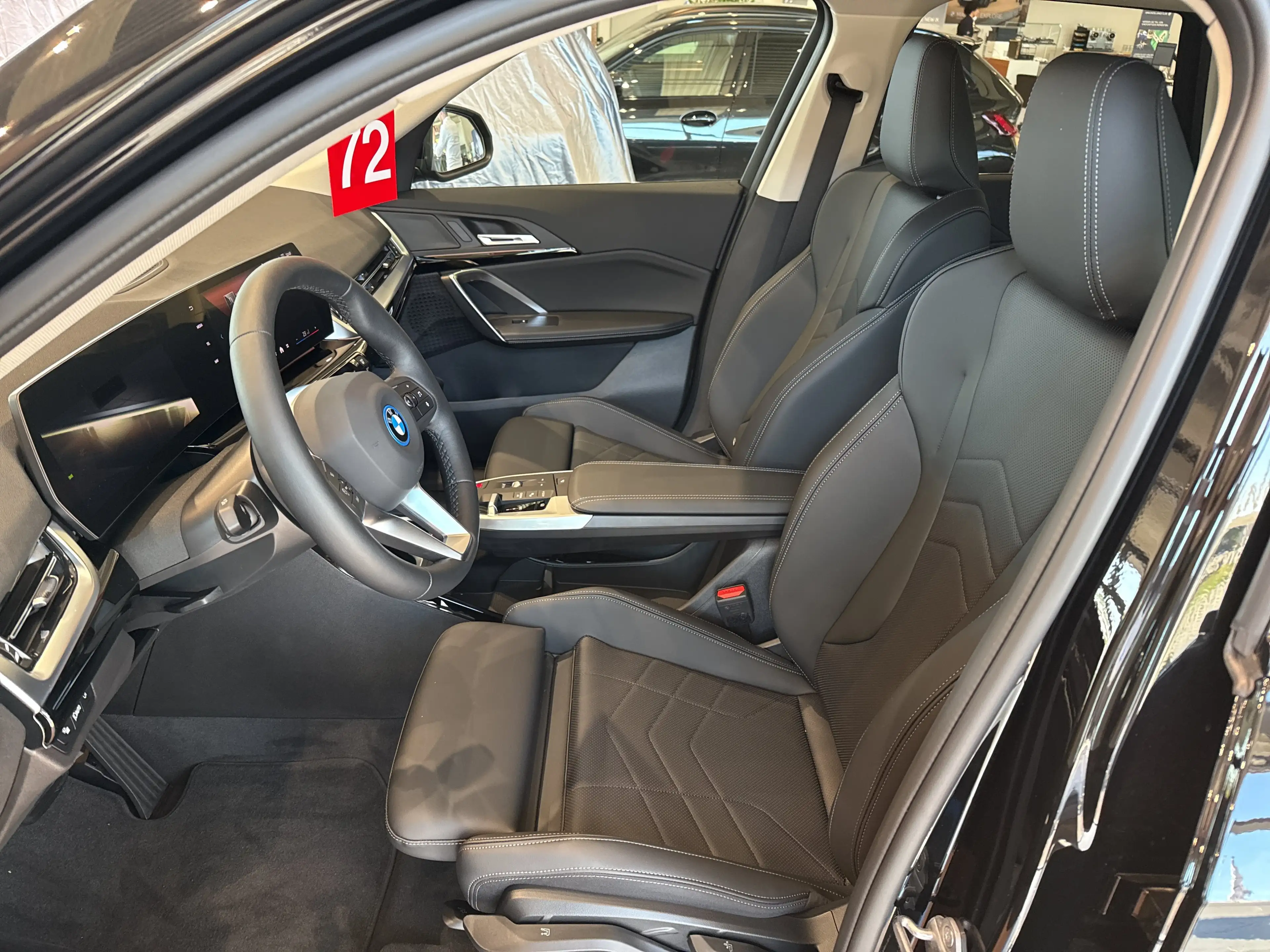 BMW iX1 eDrive20 — photo 10