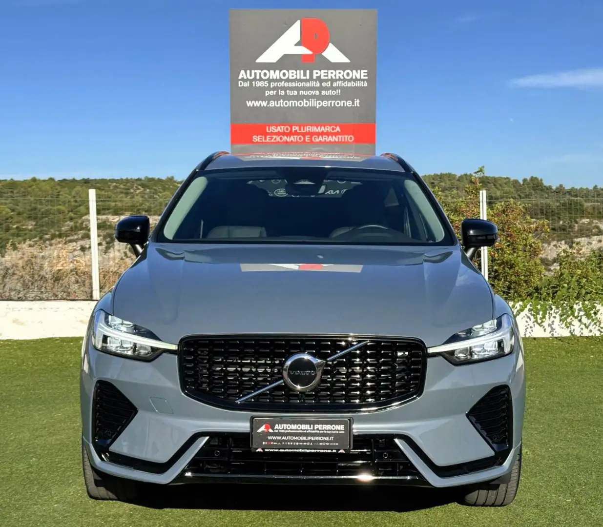 Volvo XC60 B4 (d) 197cv Plus Dark Geartronic N1 Autocarro Grijs - 2