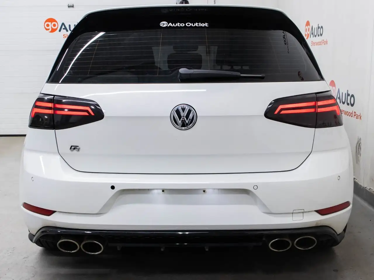 Volkswagen Golf R снимка Volkswagen Golf R